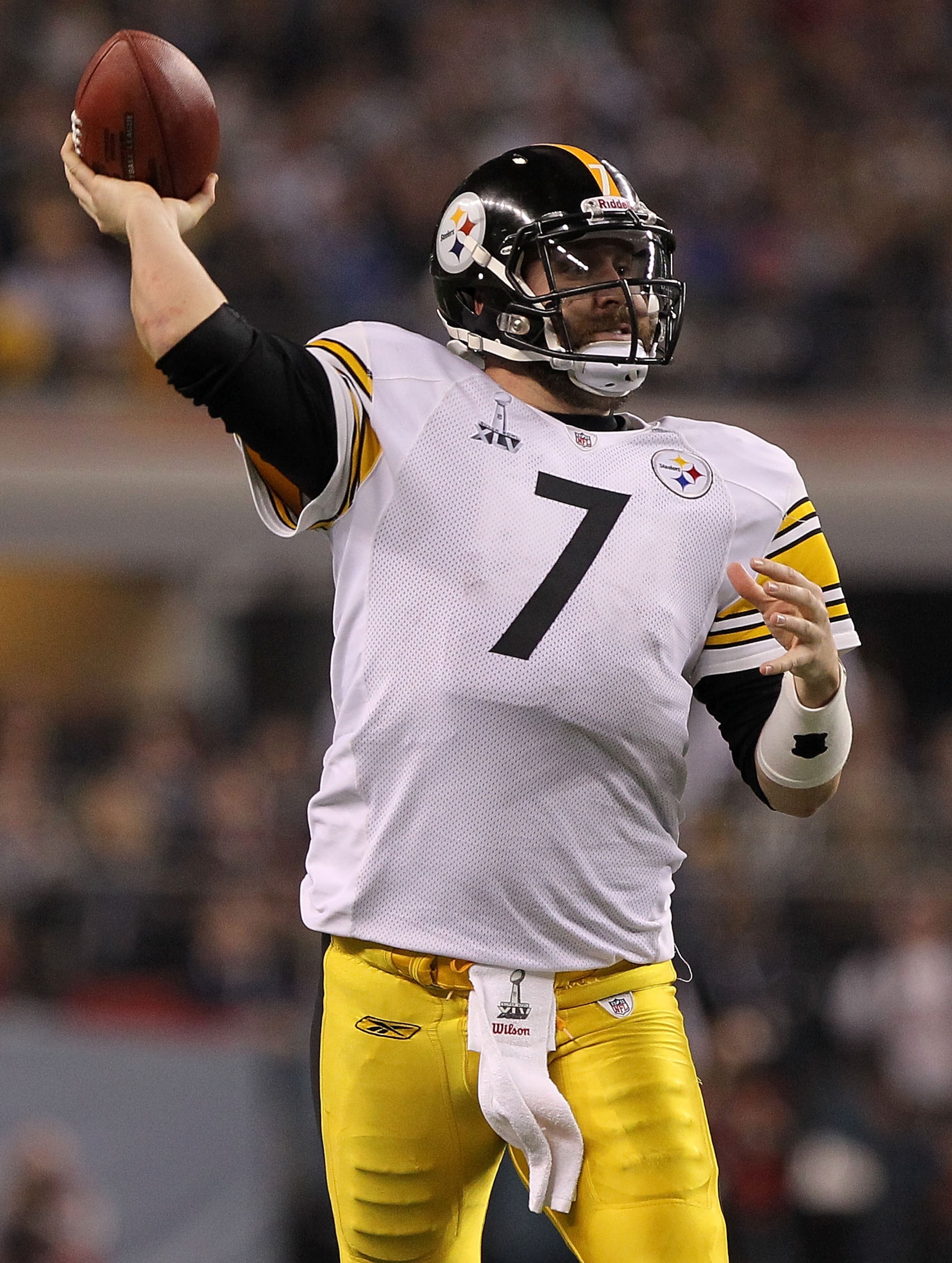ARLINGTON, TX - FEBRUARY 06:  Ben Roethlisberger #7 of the Pittsburgh Steelers drops back against the Green Bay Packers during Super Bowl XLV at Cowboys Stadium on February 6, 2011 in Arlington, Texas.  (Photo by Doug Pensinger/Getty Images)