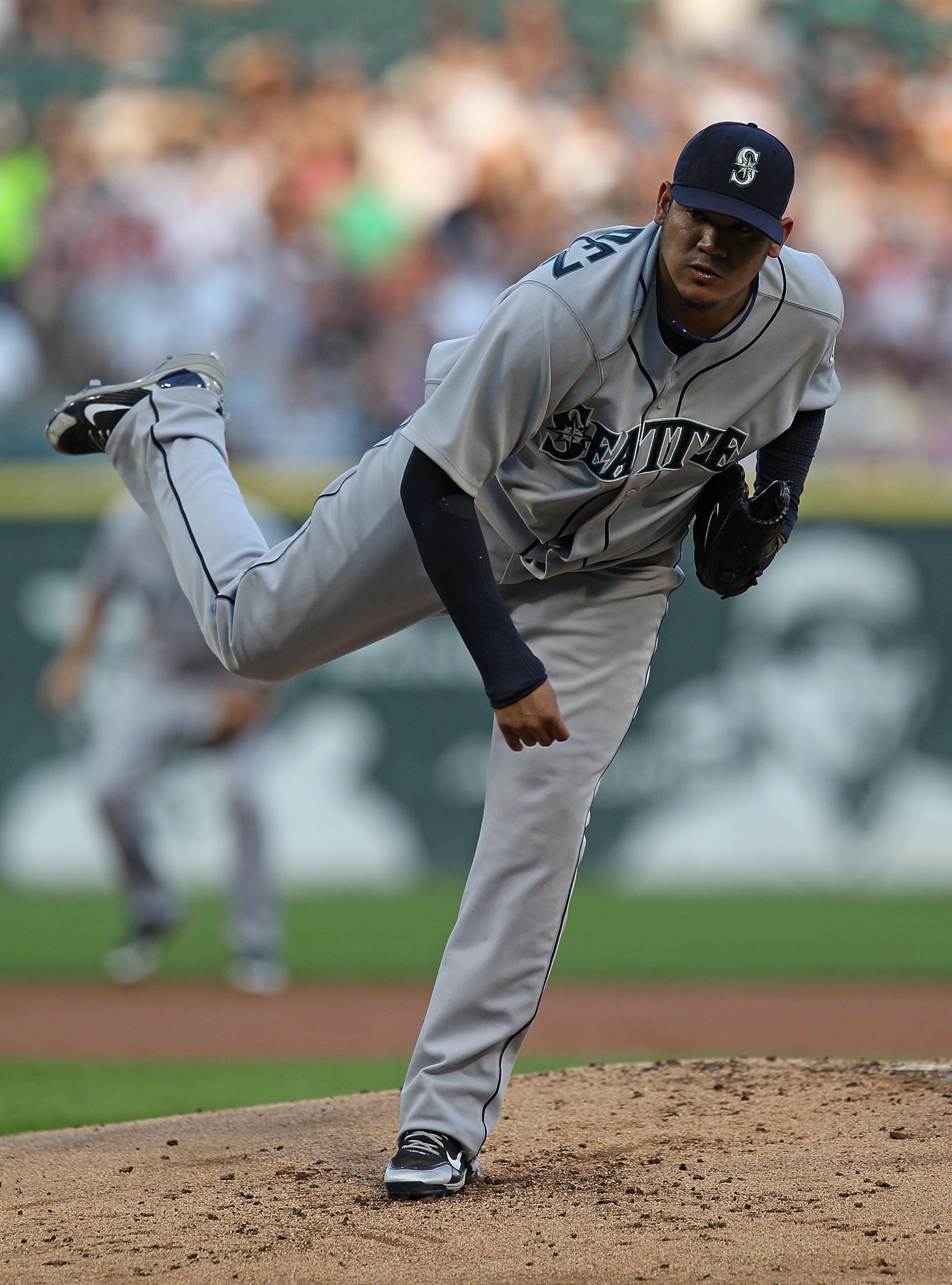 CHICAGO - JULY 26: Starting pitcher Felix Hernandez #34 of the Seattle Mariners delivers the ball against the Chicago White Sox at U.S. Cellular Field on July 26, 2010 in Chicago, Illinois. The White Sox defeated the Mariners 6-1. (Photo by Jonathan Danie