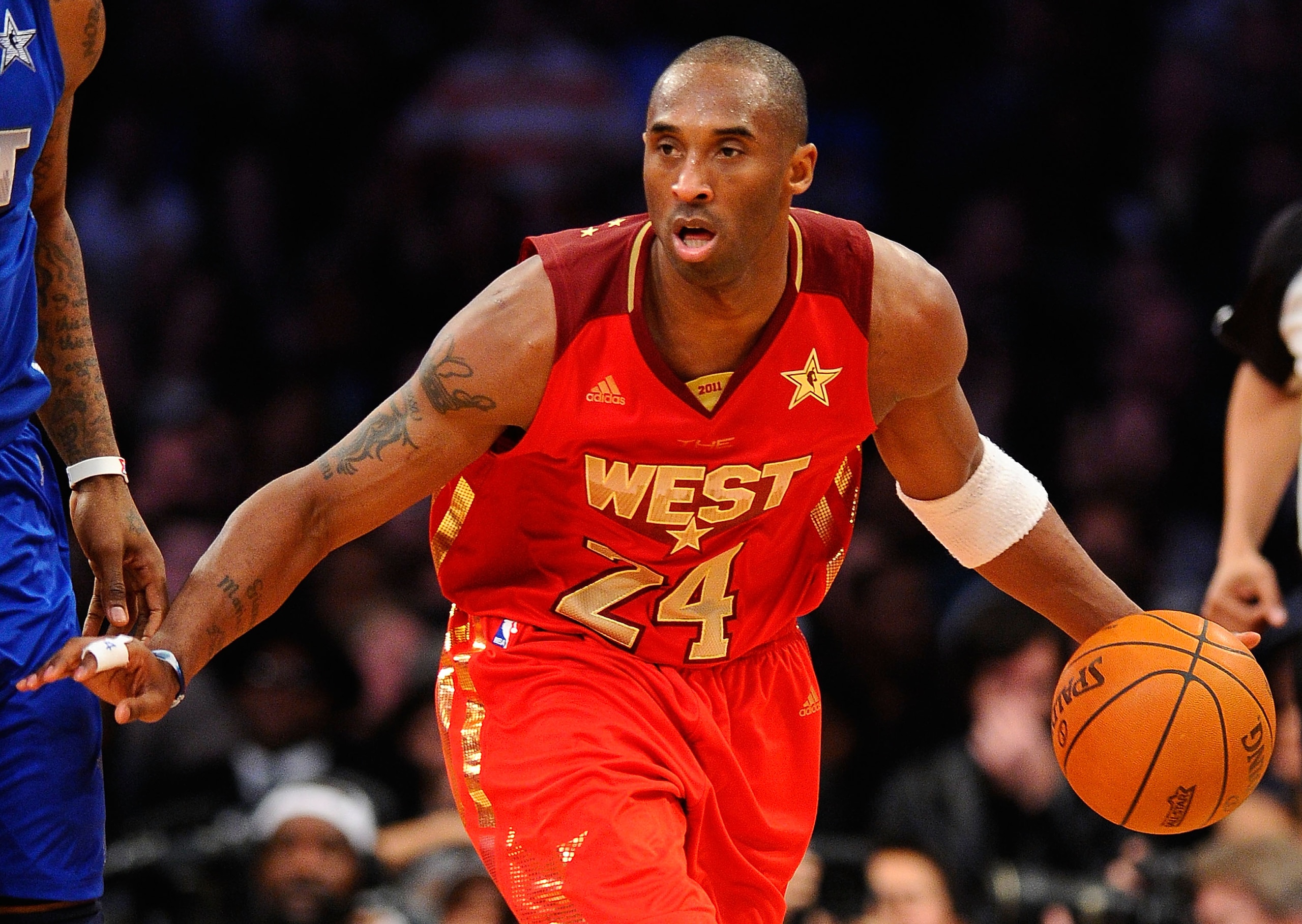 LOS ANGELES, CA - FEBRUARY 20: Kobe Bryant #24 of the Los Angeles Lakers and the Western Conference moves the ball in the 2011 NBA All-Star Game at Staples Center on February 20, 2011 in Los Angeles, California. NOTE TO USER: User expressly acknowledges LOS ANGELES, CA - FEBRUARY 20: Kobe Bryant #24 of the Los Angeles Lakers and the Western Conference moves the ball in the 2011 NBA All-Star Game at Staples Center on February 20, 2011 in Los Angeles, California. NOTE TO USER: User expressly acknowledges