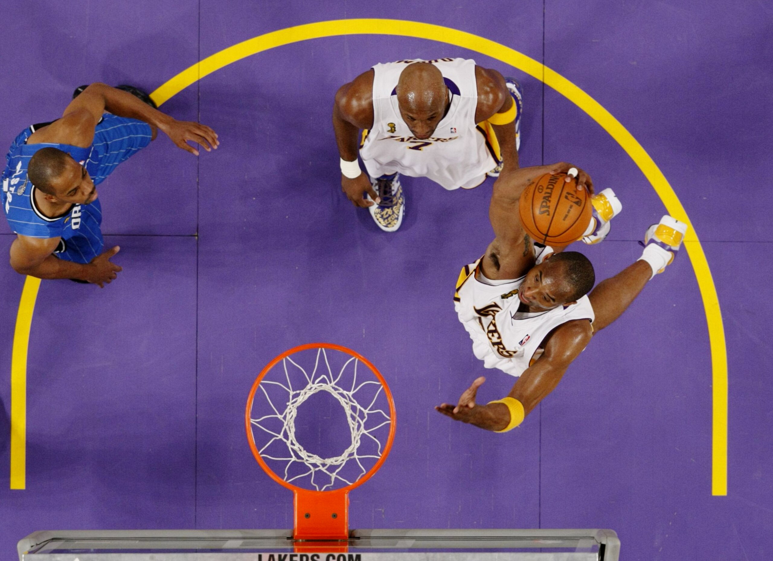 LOS ANGELES, CA - JUNE 7: Kobe Bryant #24 of the Los Angeles Lakers dunks the ball as Rafer Alston #1 of the Orlando Magic looks on in Game Two of the 2009 NBA Finals at Staples Center on June 7, 2009 in Los Angeles, California. NOTE TO USER: User expres LOS ANGELES, CA - JUNE 7: Kobe Bryant #24 of the Los Angeles Lakers dunks the ball as Rafer Alston #1 of the Orlando Magic looks on in Game Two of the 2009 NBA Finals at Staples Center on June 7, 2009 in Los Angeles, California. NOTE TO USER: User expres