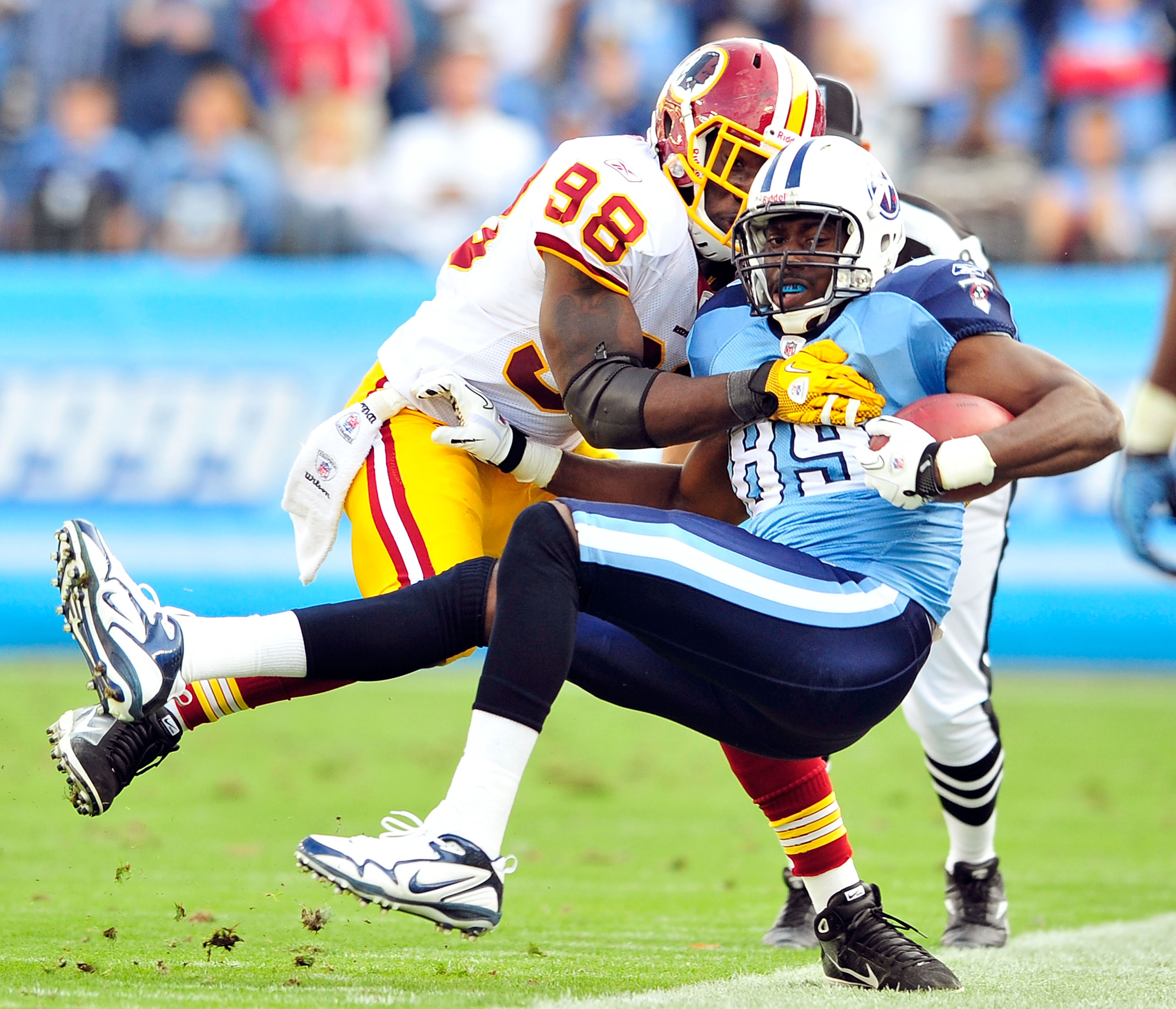 NASHVILLE, TN - NOVEMBER 21:  Brian Orakpo #98 of the Washington Redskins forces Jared Cook #89 of the Tennessee Titans out-of-bounds at LP Field on November 21, 2010 in Nashville, Tennessee. The Redskins won 19-16 in overtime.  (Photo by Grant Halverson/
