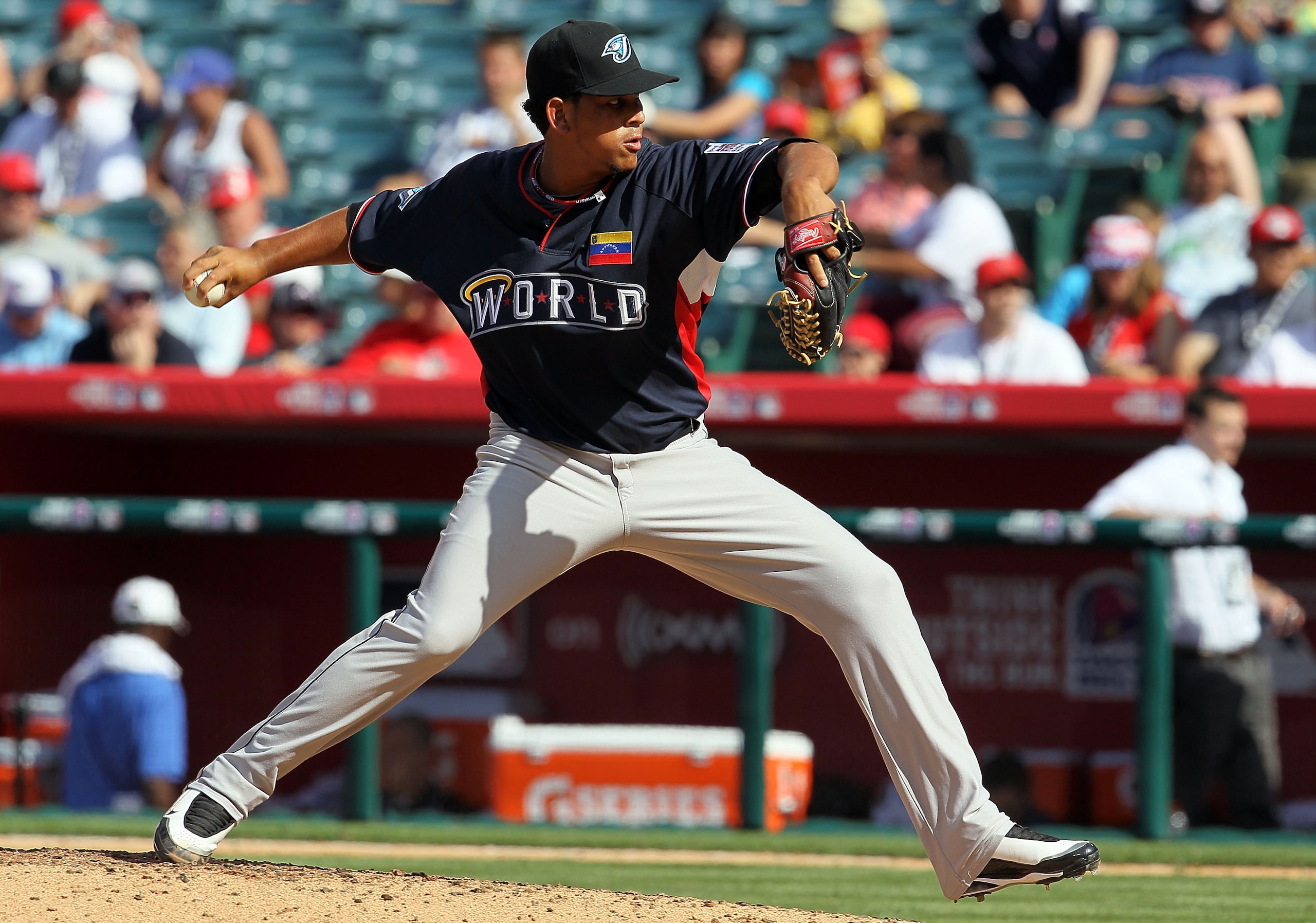 ANAHEIM, CA - JULY 11:  World Futures All-Star Julio Tehaeran #39 of the Atlanta Braves throws a pitch during the 2010 XM All-Star Futures Game at Angel Stadium of Anaheim on July 11, 2010 in Anaheim, California.  (Photo by Stephen Dunn/Getty Images)