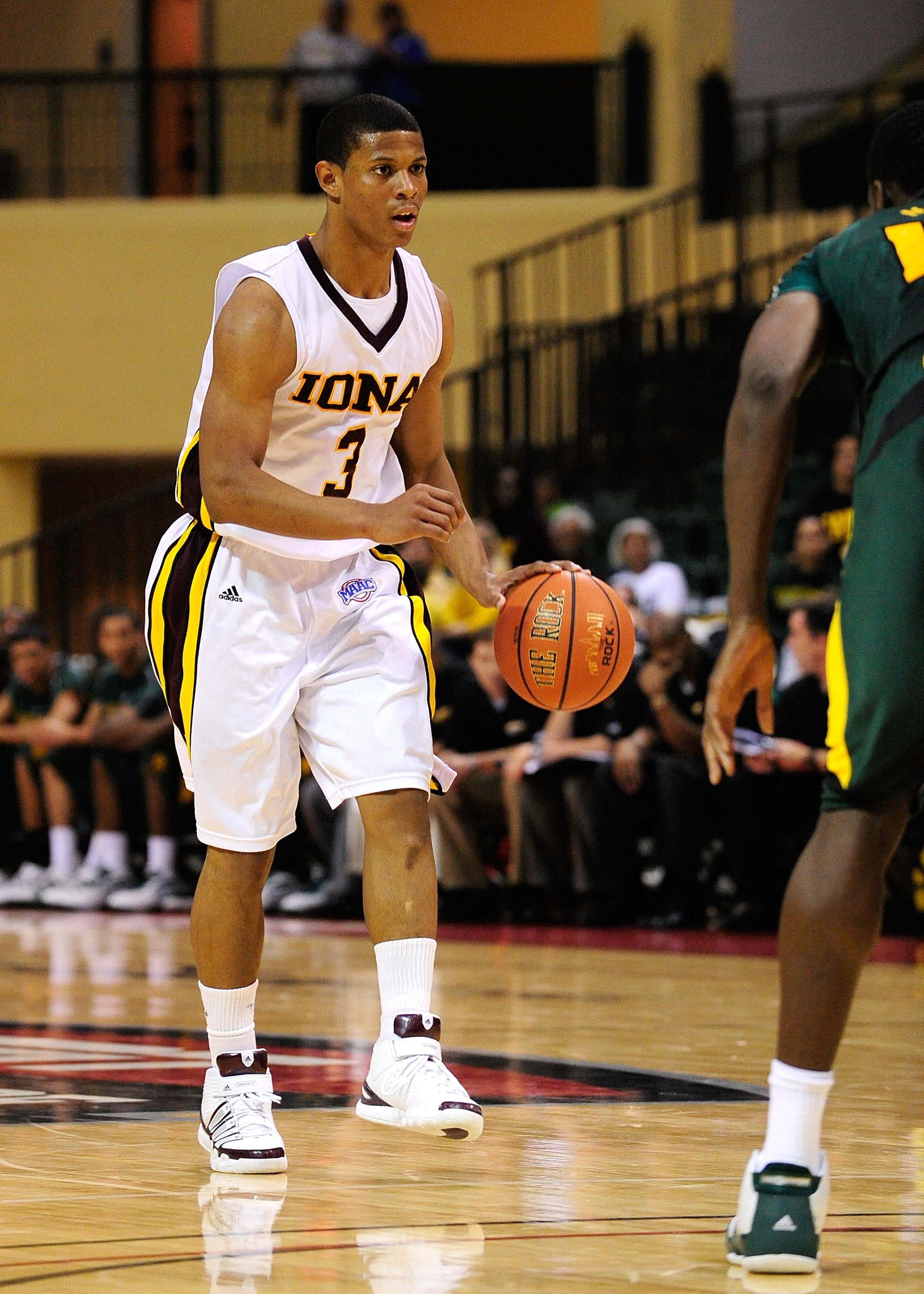 ORLANDO, FL - NOVEMBER 27: Scott Machado #3 of the Iona Gaels looks to pass against the Baylor Bears during the Old Spice Classic at Disney's Milk House on November 27, 2009 in Orlando, Florida. (Photo by Sam Greenwood/Getty Images)
