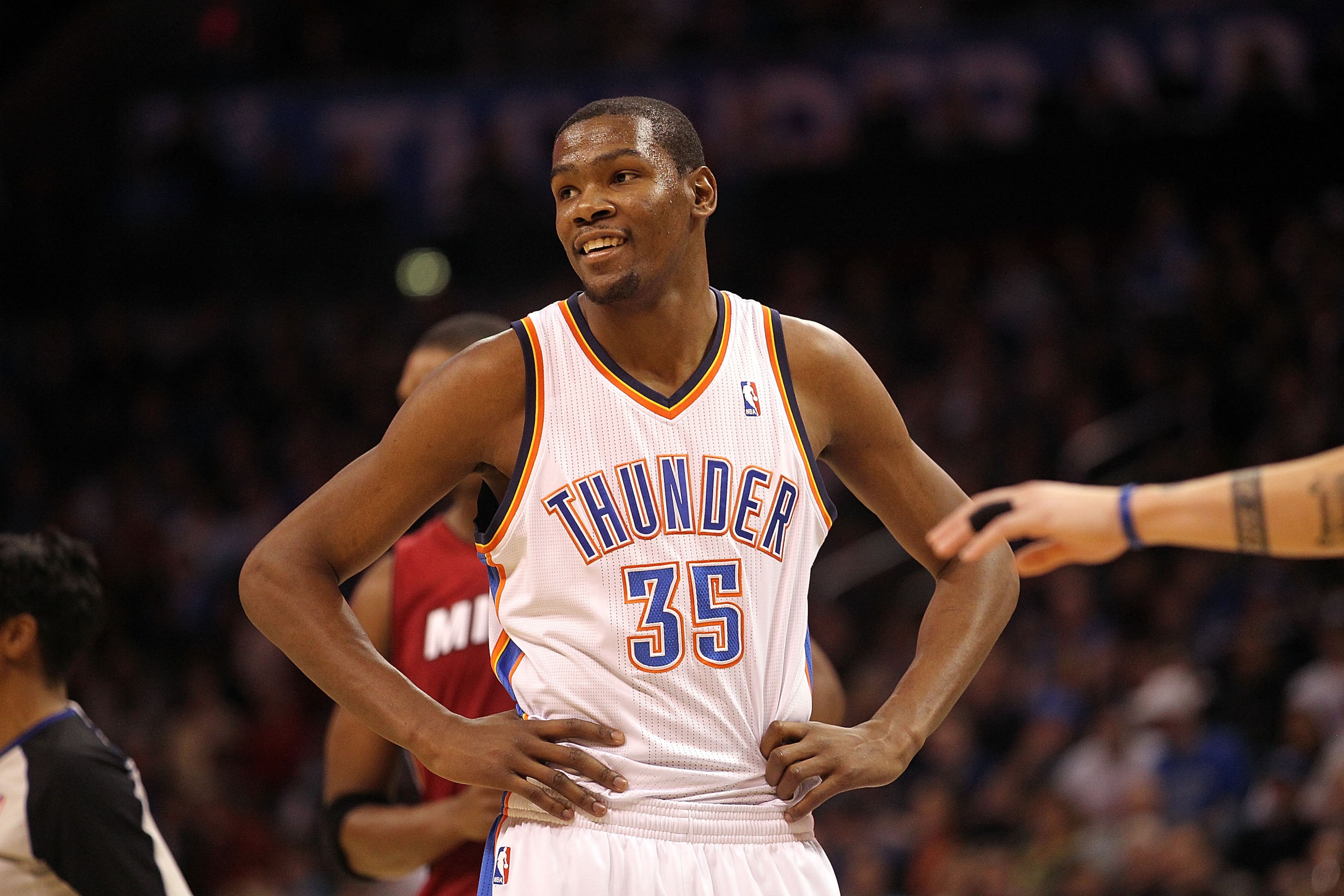 OKLAHOMA CITY, OK - JANUARY 30: Kevin Durant #35 of the Oklahoma City Thunder at Ford Center on January 30, 2011 in Oklahoma City, Oklahoma. NOTE TO USER: User expressly acknowledges and agrees that, by downloading and or using this photograph, User is OKLAHOMA CITY, OK - JANUARY 30: Kevin Durant #35 of the Oklahoma City Thunder at Ford Center on January 30, 2011 in Oklahoma City, Oklahoma. NOTE TO USER: User expressly acknowledges and agrees that, by downloading and or using this photograph, User is