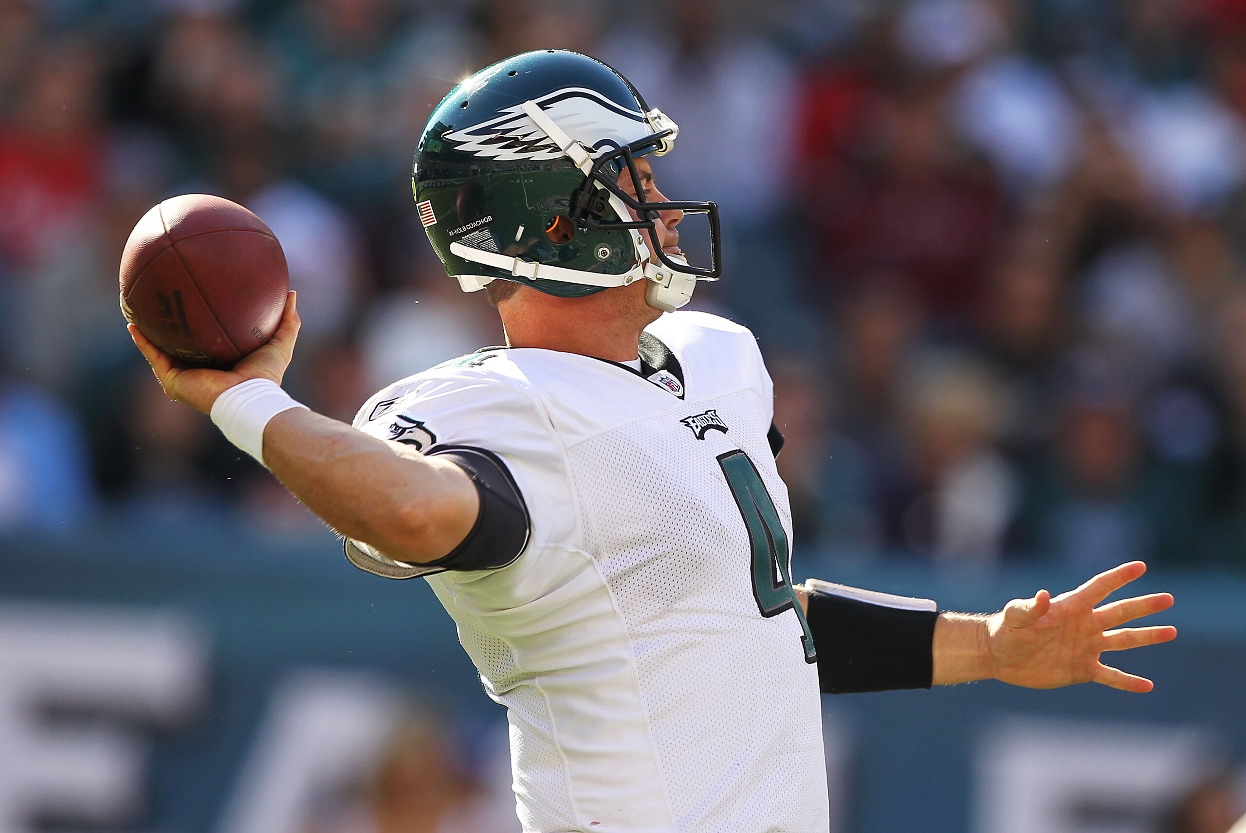 PHILADELPHIA - OCTOBER 17:  Kevin Kolb #4 of the Philadelphia Eagles passes a touchdown to Jeremy Maclin #18 in the third quarteragainst the Atlanta Falcons during their game at Lincoln Financial Field on October 17, 2010 in Philadelphia, Pennsylvania.  (