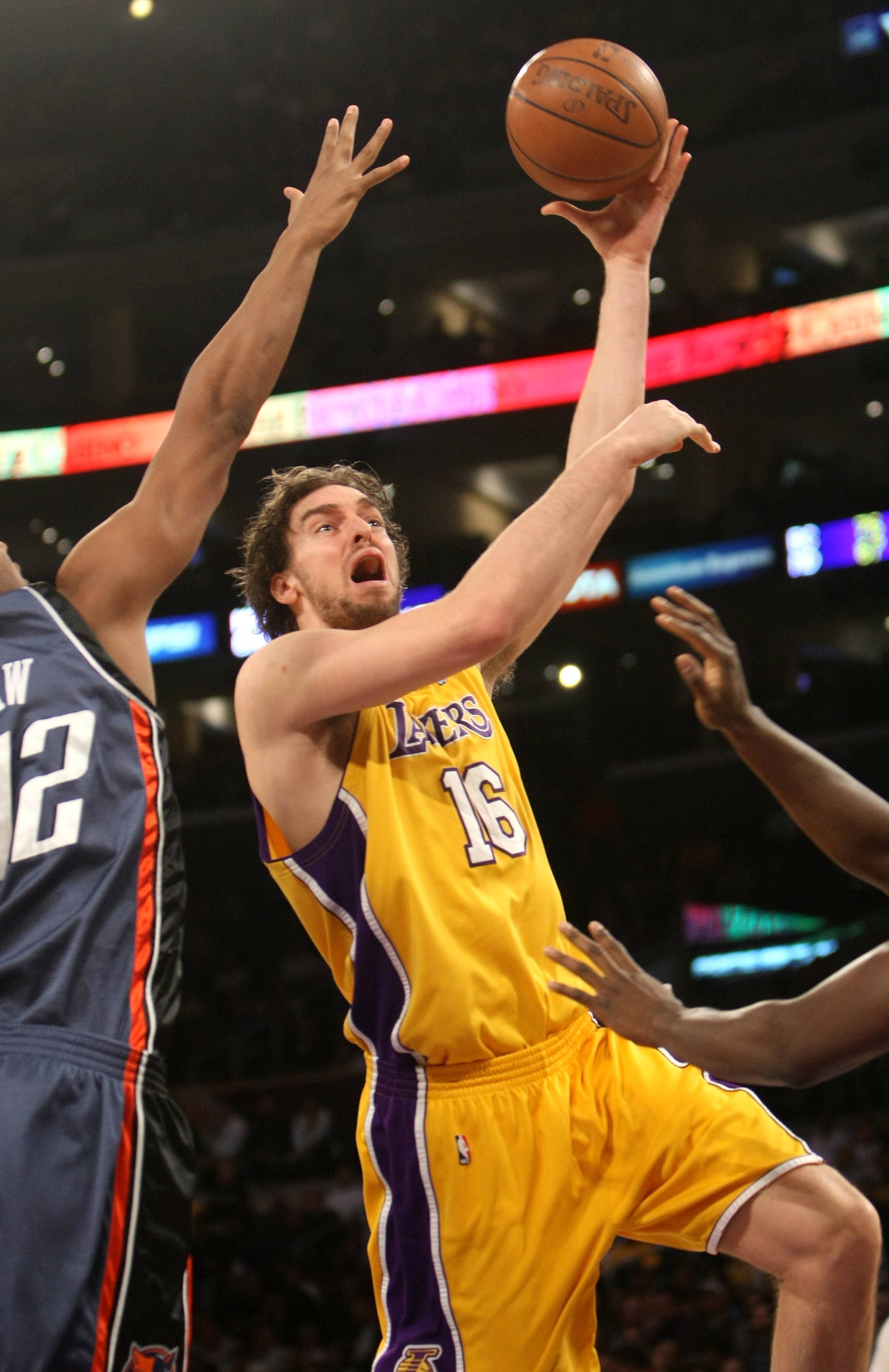 LOS ANGELES - JANUARY 27: Pau Gasol #16 of the Los Angeles Lakers shoots against the Charlotte Bobcats on January 27, 2009 at Staples Center in Los Angeles, California.   NOTE TO USER: User expressly acknowledges and agrees that, by downloading and/or usi