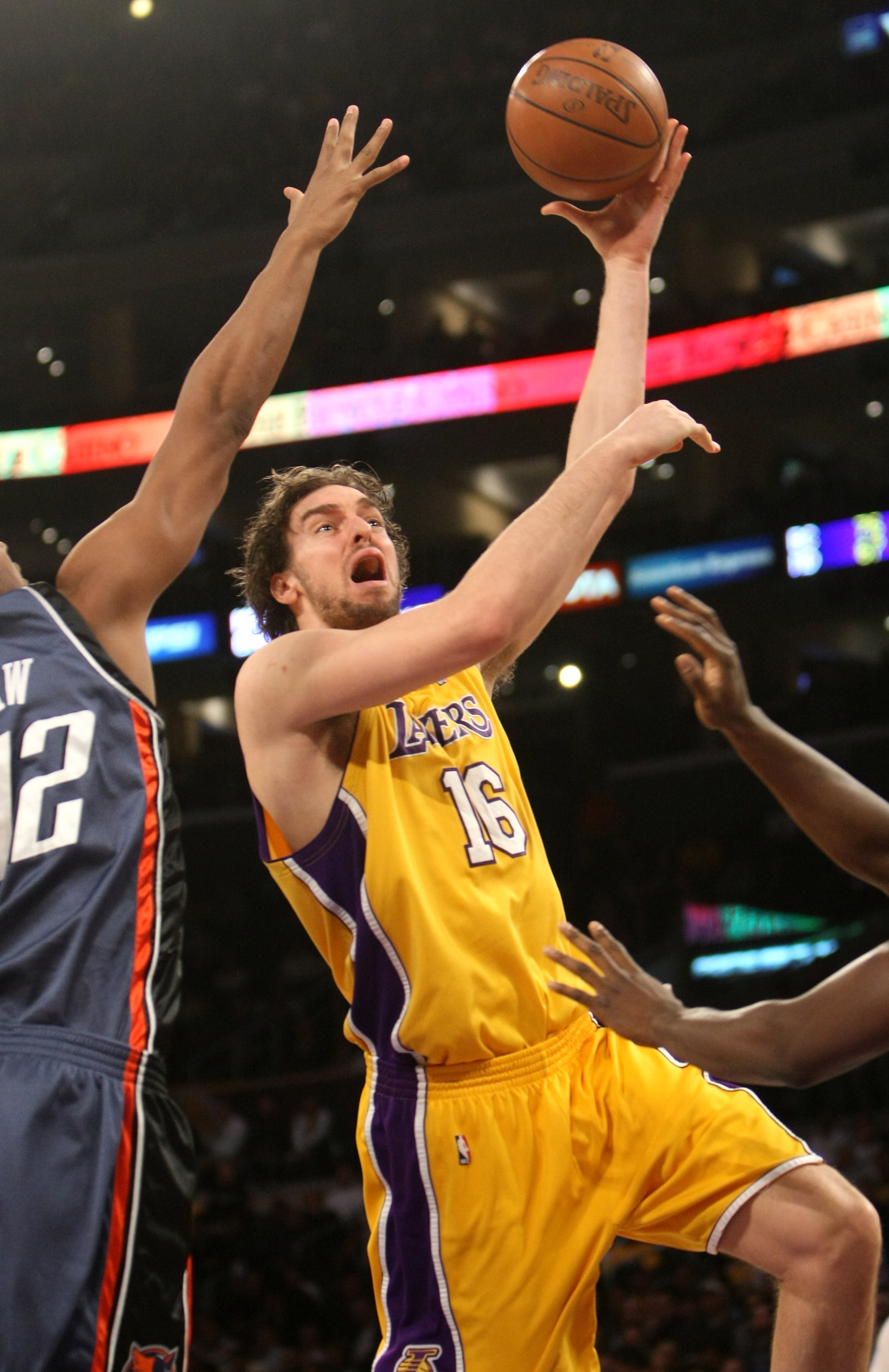 LOS ANGELES - JANUARY 27: Pau Gasol #16 of the Los Angeles Lakers shoots against the Charlotte Bobcats on January 27, 2009 at Staples Center in Los Angeles, California.   NOTE TO USER: User expressly acknowledges and agrees that, by downloading and/or usi