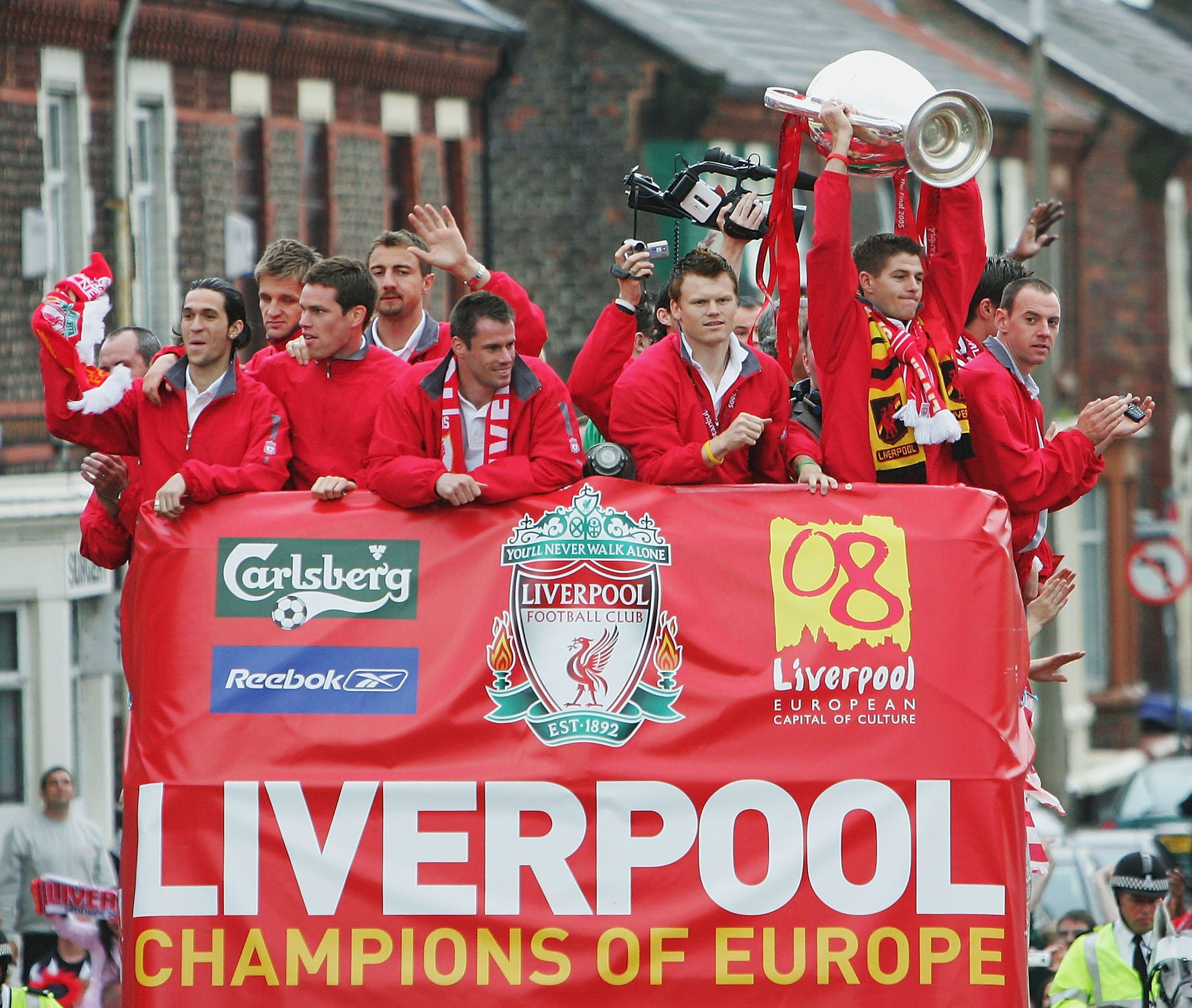 LIVERPOOL, ENGLAND - MAY 26:  Steven Gerrard holds the trophy aloft during the homecoming victory parade through the streets of Liverpool on May 26, 2005 in Liverpool, England.  Liverpool defeated AC Milan in a penalty shoot out 3-2 to win the UEFA Champi