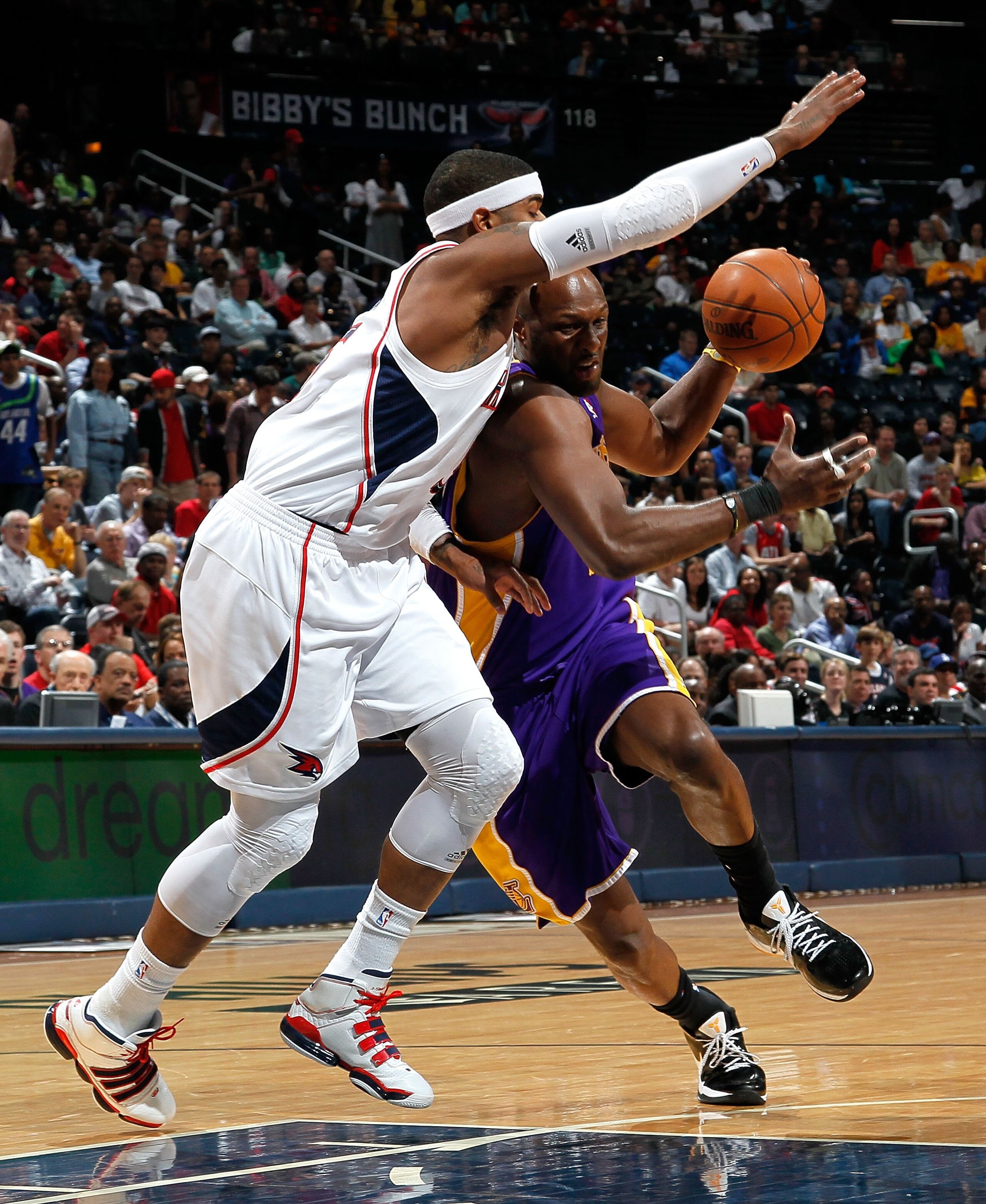 ATLANTA - MARCH 31:  Josh Smith #5 of the Atlanta Hawks against Lamar Odom #7 of the Los Angeles Lakers at Philips Arena on March 31, 2010 in Atlanta, Georgia.  NOTE TO USER: User expressly acknowledges and agrees that, by downloading and/or using this Ph