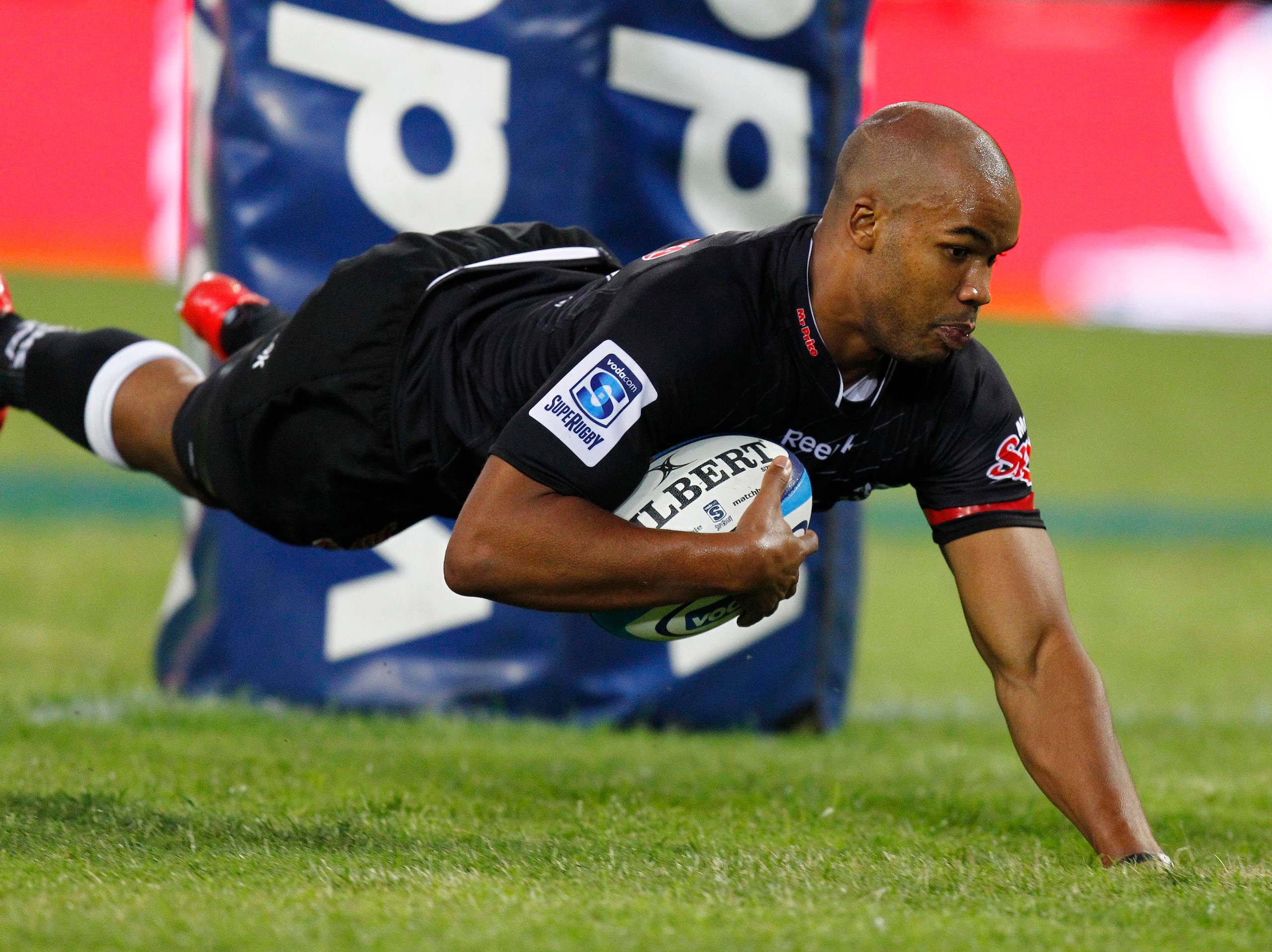 DURBAN, SOUTH AFRICA - FEBRUARY 26:   JP Pietersen of Sharks scores a try during the Super Rugby match between Sharks and Blues from Mr Price Kings Park Stadium on February 26, 2011 in Durban, South Africa. (Photo by Anesh Debiky/Gallo Images/Getty Images