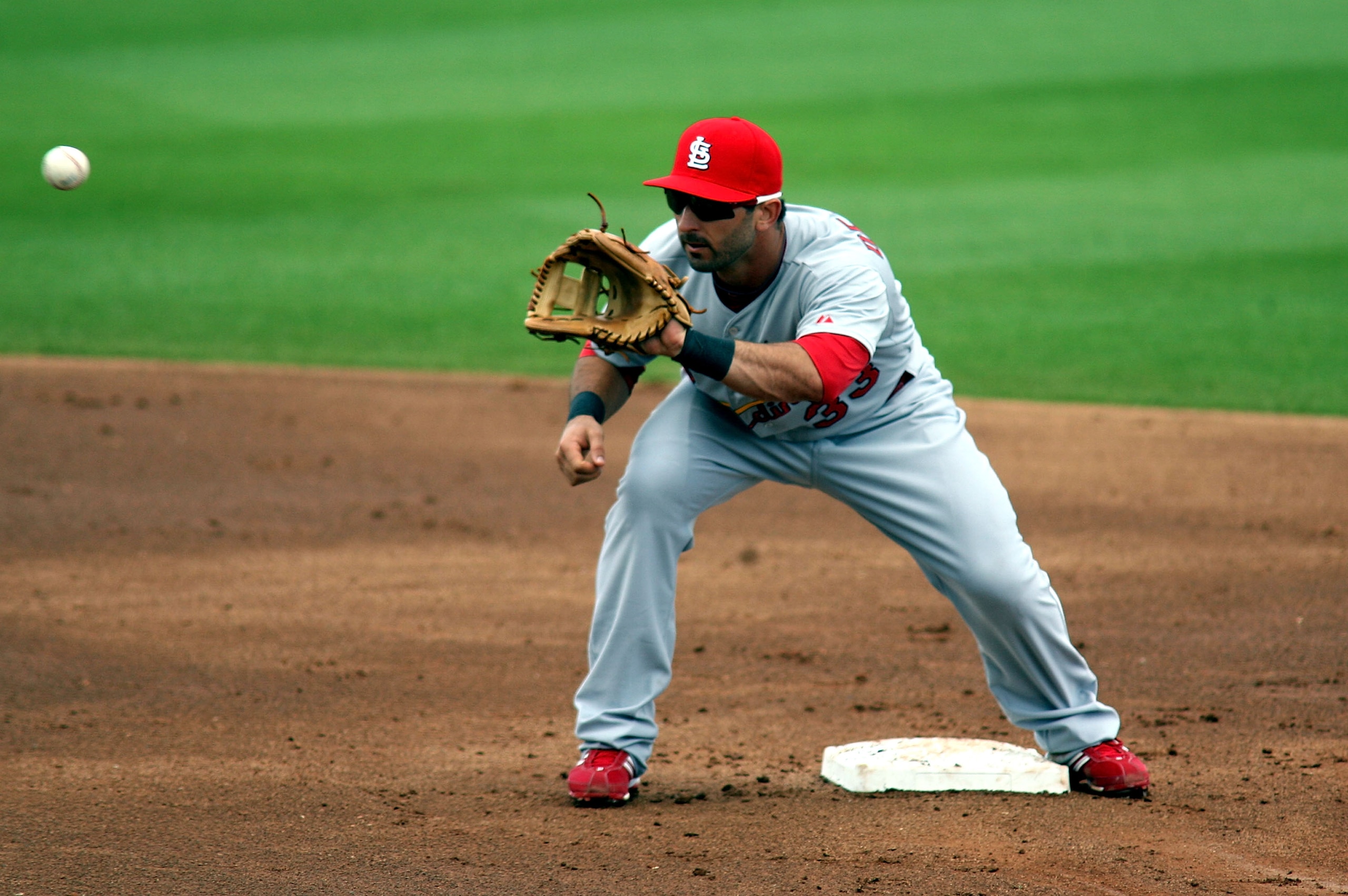 PORT ST. LUCIE, FL - MARCH 03:  Daniel Descalso #33 of the St. Louis Cardinals plays the field against the New York Mets at Digital Domain Park on March 3, 2011 in Port St. Lucie, Florida.  (Photo by Marc Serota/Getty Images)