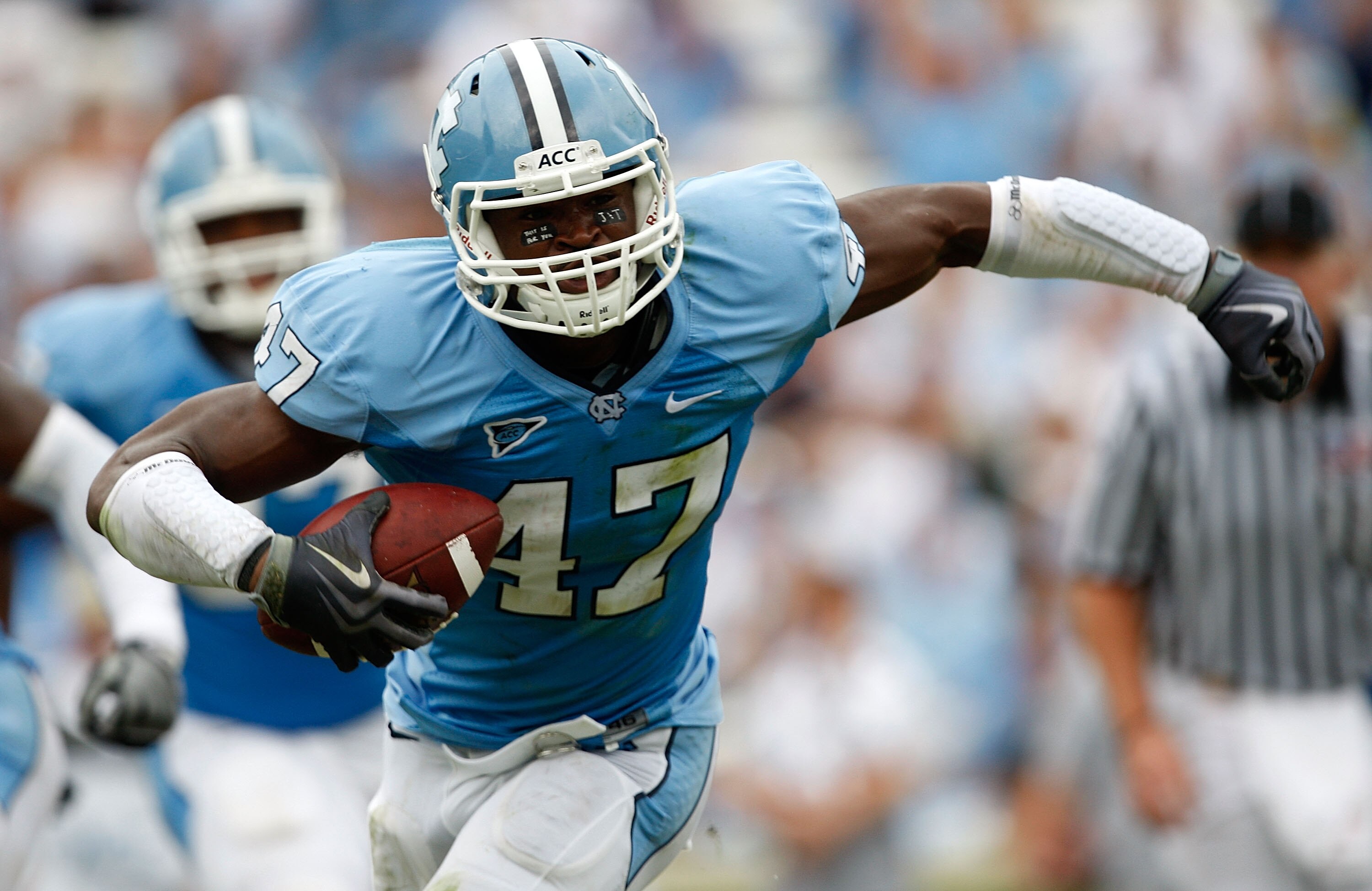 CHAPEL HILL, NC - OCTOBER 10:  Zach Brown #47 of the North Carolina Tar Heels reacts to making an interception against the Georgia Southern Eagles at Kenan Stadium on October 10, 2009 in Chapel Hill, North Carolina.  (Photo by Streeter Lecka/Getty Images)