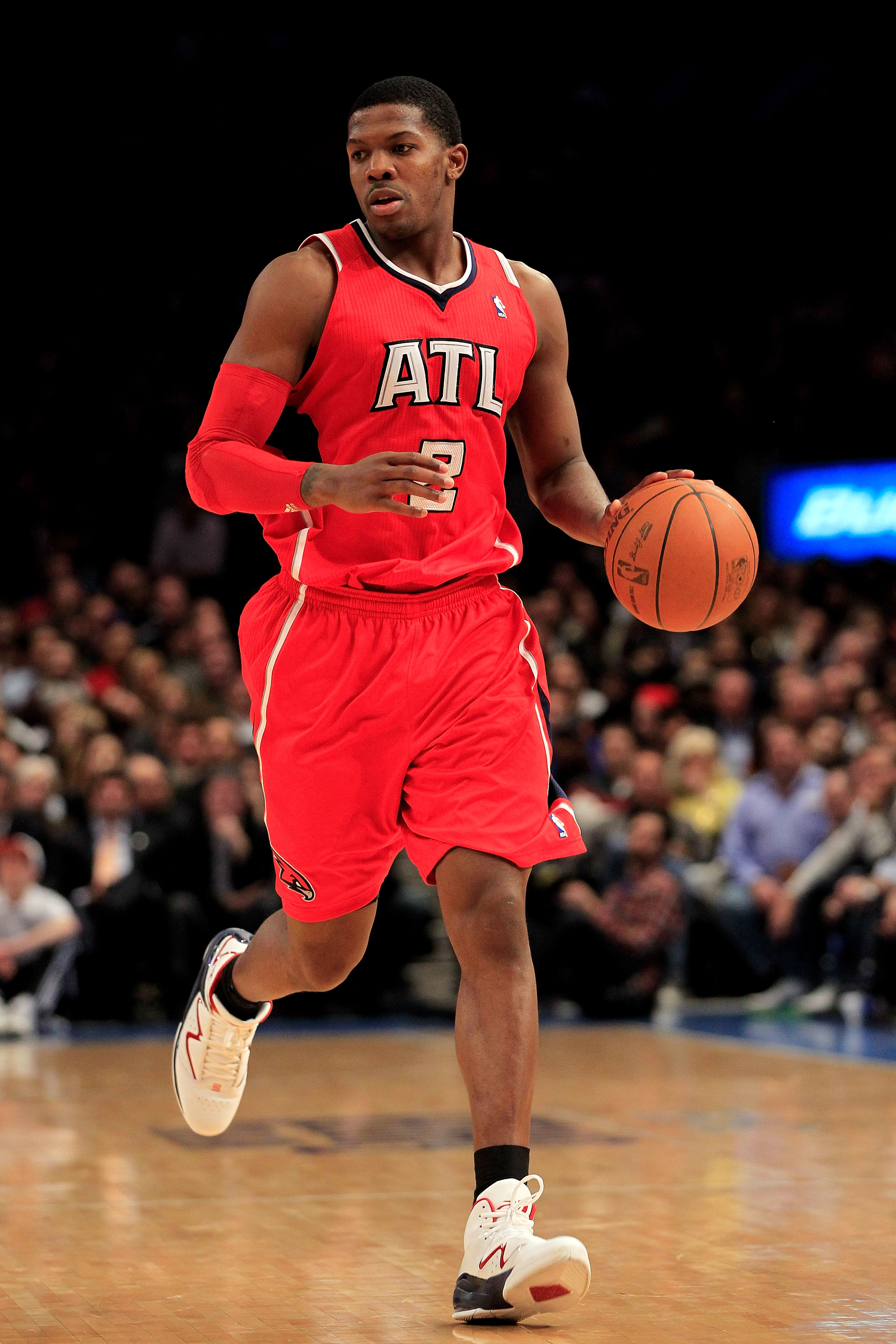 NEW YORK, NY - FEBRUARY 16: Joe Johnson #2 of the Atlanta Hawks dribbles the ball against the New York Knicks at Madison Square Garden on February 16, 2011 in New York City. NOTE TO USER: User expressly acknowledges and agrees that, by downloading and/o NEW YORK, NY - FEBRUARY 16: Joe Johnson #2 of the Atlanta Hawks dribbles the ball against the New York Knicks at Madison Square Garden on February 16, 2011 in New York City. NOTE TO USER: User expressly acknowledges and agrees that, by downloading and/o
