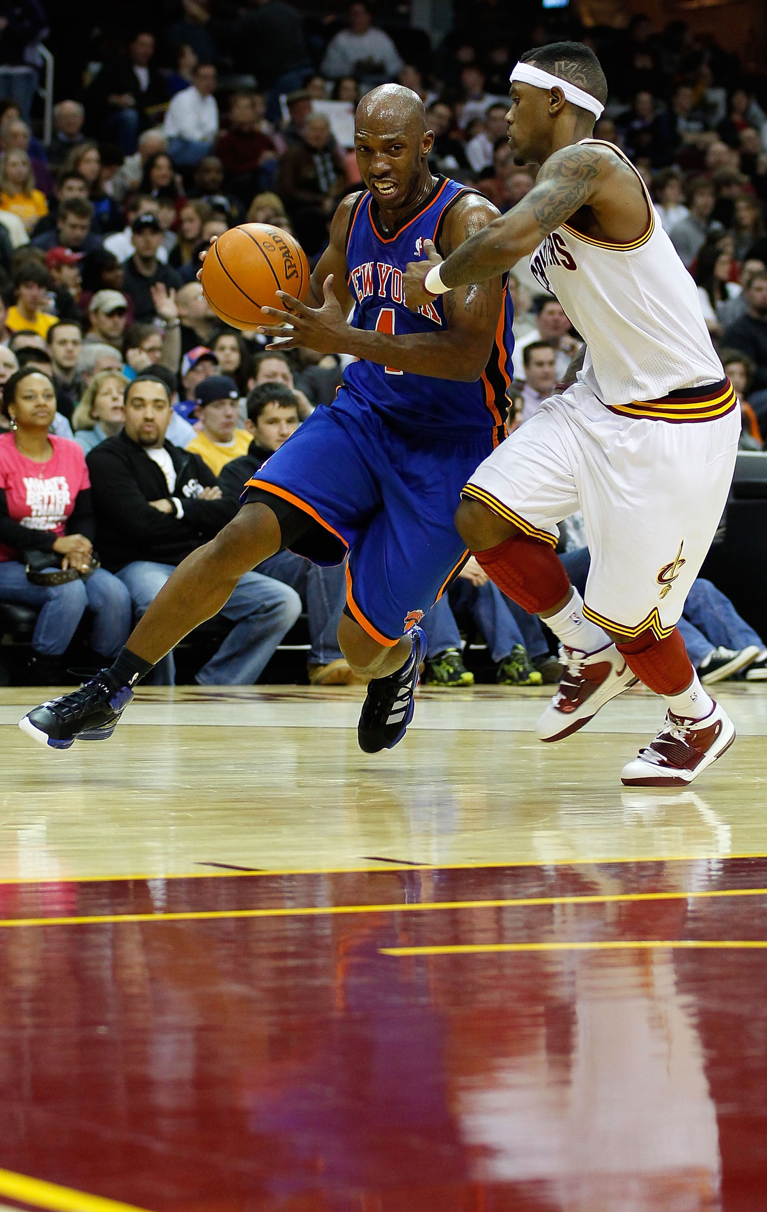 CLEVELAND - FEBRUARY 25: Chauncey Billups #7 of the New York Knicks drives on Daniel Gibson #1 of the Cleveland Cavaliers during the game on February 25, 2011 at Quicken Loans Arena in Cleveland, Ohio. NOTE TO USER: User expressly acknowledges and agrees CLEVELAND - FEBRUARY 25: Chauncey Billups #7 of the New York Knicks drives on Daniel Gibson #1 of the Cleveland Cavaliers during the game on February 25, 2011 at Quicken Loans Arena in Cleveland, Ohio. NOTE TO USER: User expressly acknowledges and agrees