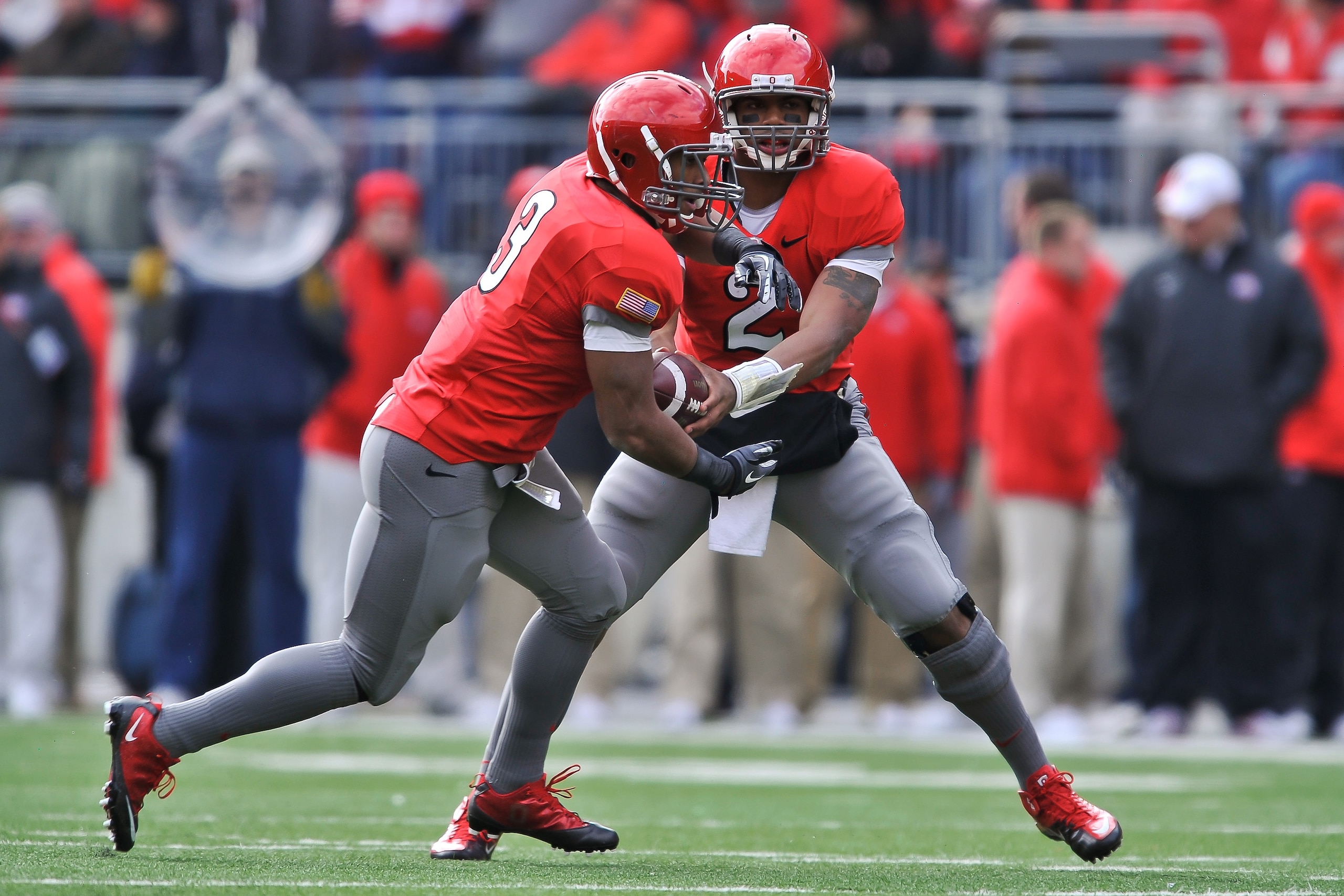 COLUMBUS, OH - NOVEMBER 27:  Quarterback Terrelle Pryor #2 of the Ohio State Buckeyes hands off to Brandon Saine #3 of the Ohio State Buckeyes  against the Michigan Wolverines at Ohio Stadium on November 27, 2010 in Columbus, Ohio.  (Photo by Jamie Sabau/