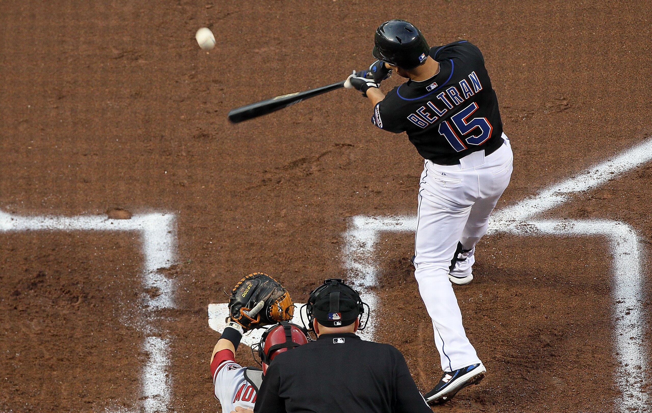 NEW YORK - JULY 31:  Carlos Beltran #15 of the New York Mets bats against the Arizona Diamondbacks on July 31, 2010 at Citi Field in the Flushing neighborhood of the Queens borough of New York City.  (Photo by Jim McIsaac/Getty Images)