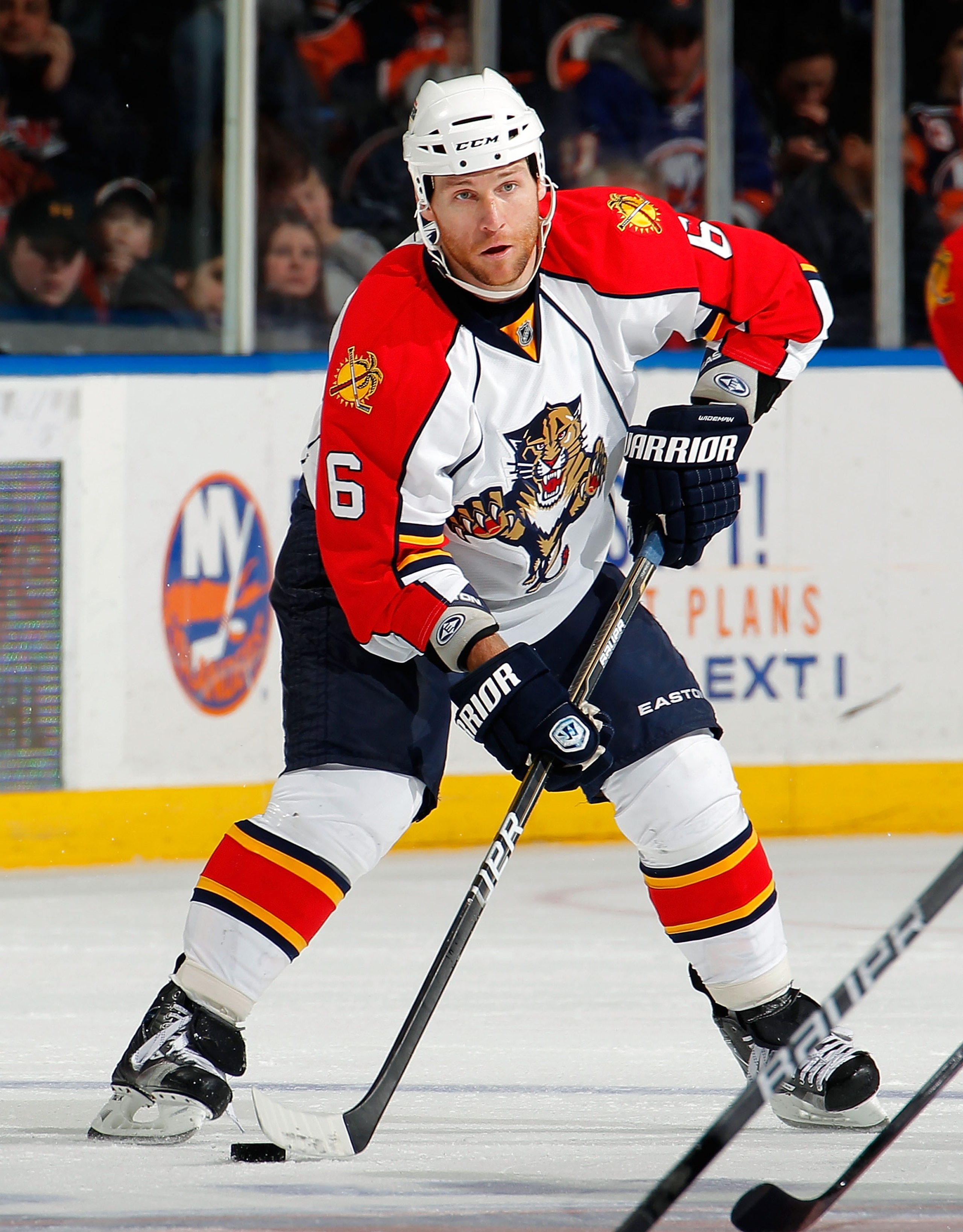 UNIONDALE, NY - FEBRUARY 21:  Dennis Wideman #6 of the Florida Panthers looks to pass during an NHL hockey game against the New York Islanders at the Nassau Coliseum on February 21, 2011 in Uniondale, New York.  (Photo by Paul Bereswill/Getty Images)