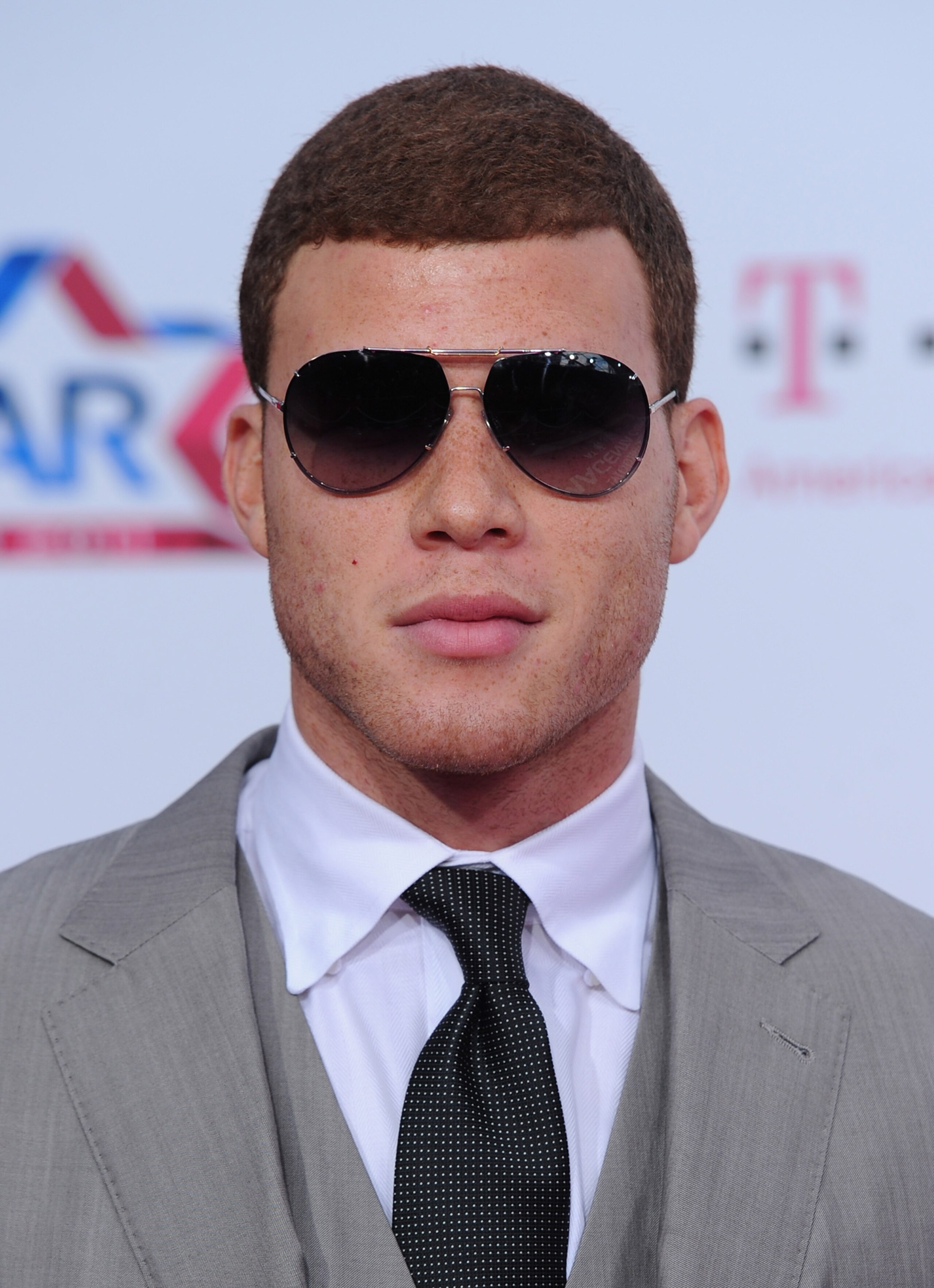 LOS ANGELES, CA - FEBRUARY 20:  NBA player Blake Griffin arrives to the T-Mobile Magenta Carpet at the 2011 NBA All-Star Game on February 20, 2011 in Los Angeles, California.  (Photo by Alberto E. Rodriguez/Getty Images)