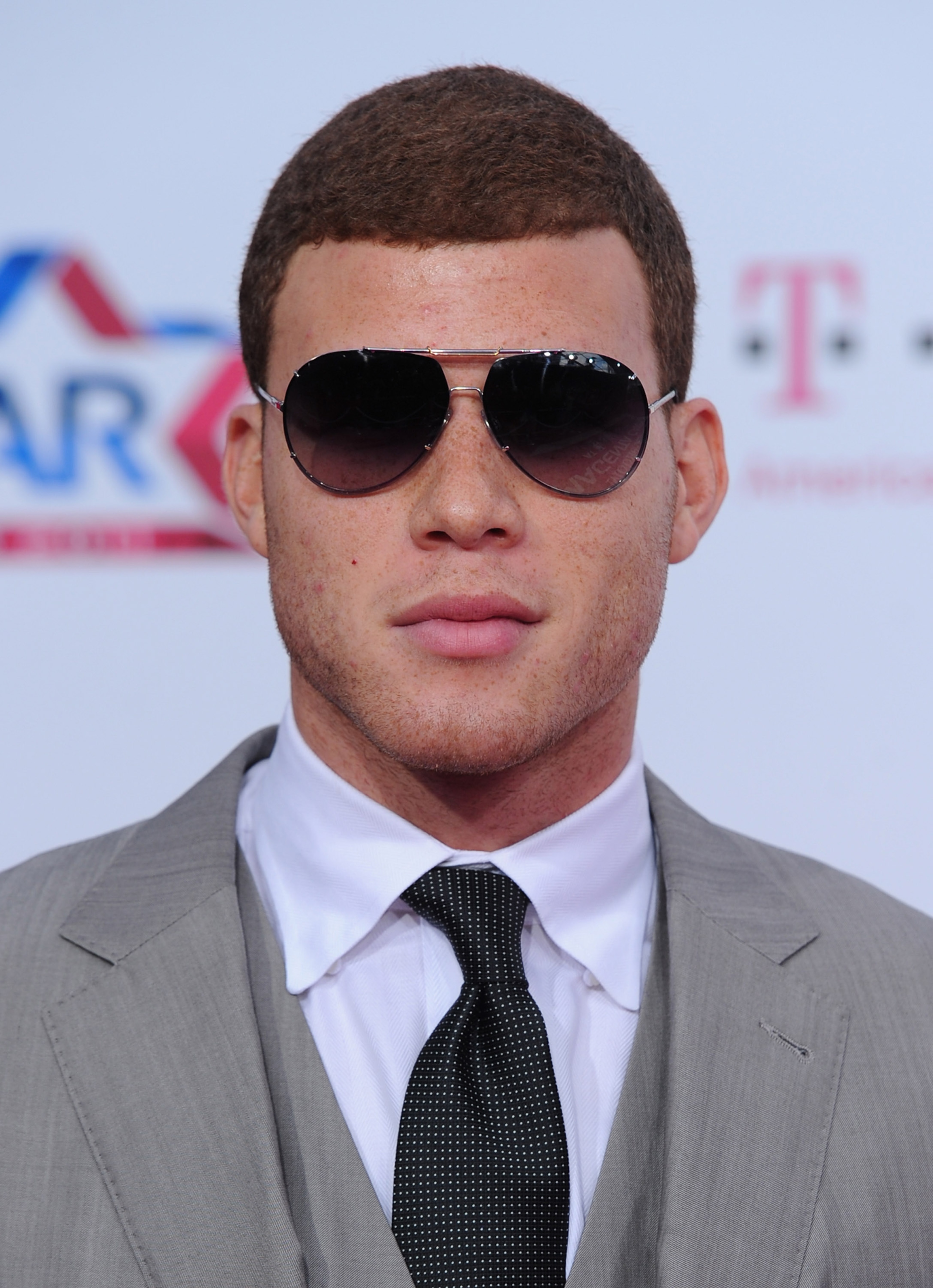 LOS ANGELES, CA - FEBRUARY 20:  NBA player Blake Griffin arrives to the T-Mobile Magenta Carpet at the 2011 NBA All-Star Game on February 20, 2011 in Los Angeles, California.  (Photo by Alberto E. Rodriguez/Getty Images)
