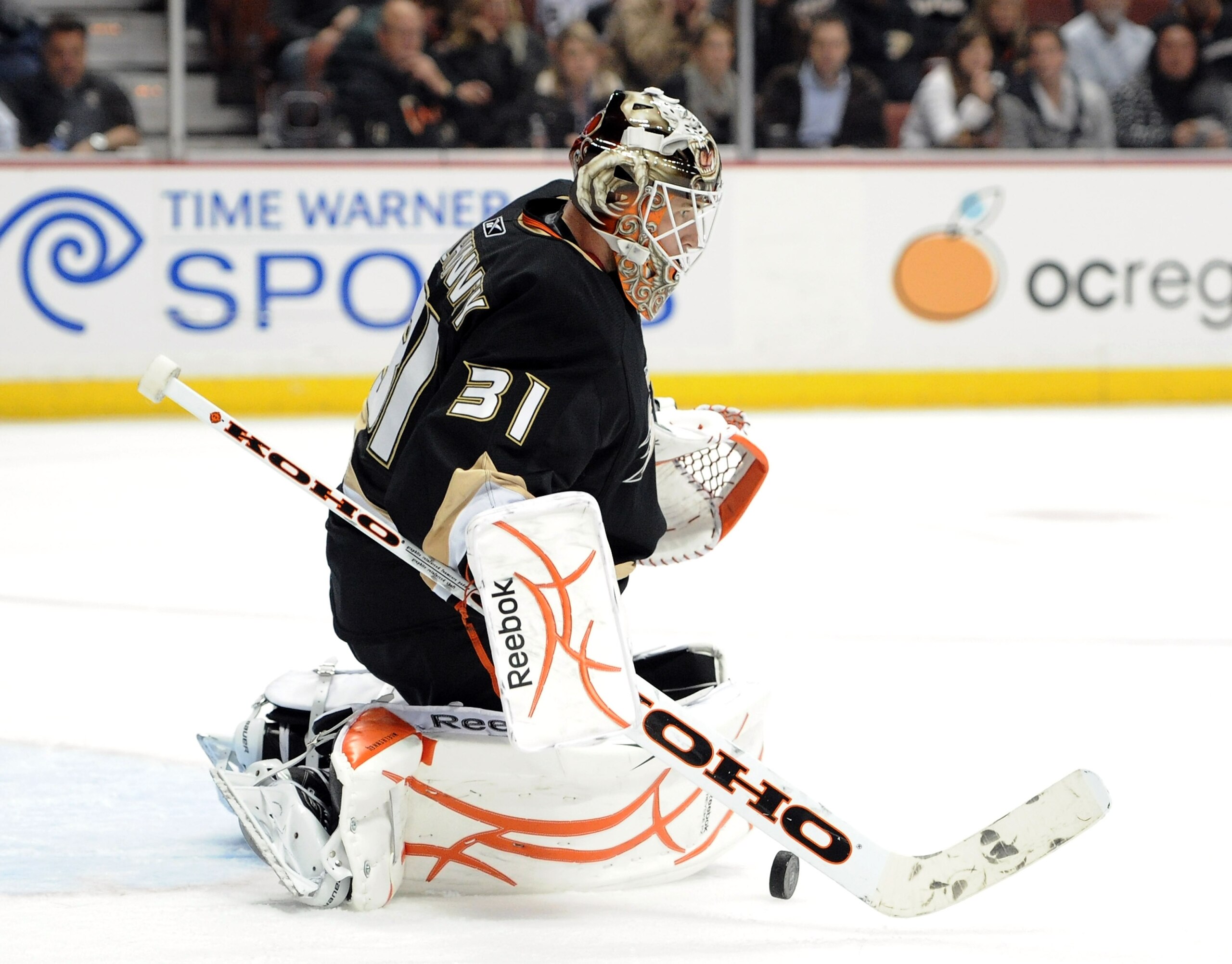 ANAHEIM, CA - NOVEMBER 10: Curtis McElhinney #31 of the Anaheim Ducks makes a save against the New York Islanders during the second period at the Honda Center on November 10, 2010 in Anaheim, California.  (Photo by Harry How/Getty Images)