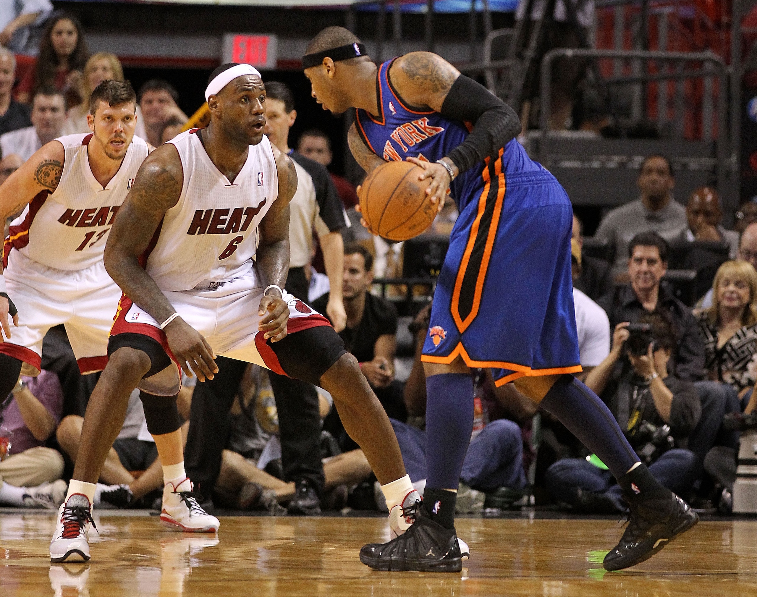 MIAMI, FL - FEBRUARY 27: Carmelo Anthony #7 of the New York Knicks is guarded by LeBron James #6 of the Miami Heat during a game at American Airlines Arena on February 27, 2011 in Miami, Florida. NOTE TO USER: User expressly acknowledges and agrees that, MIAMI, FL - FEBRUARY 27: Carmelo Anthony #7 of the New York Knicks is guarded by LeBron James #6 of the Miami Heat during a game at American Airlines Arena on February 27, 2011 in Miami, Florida. NOTE TO USER: User expressly acknowledges and agrees that,