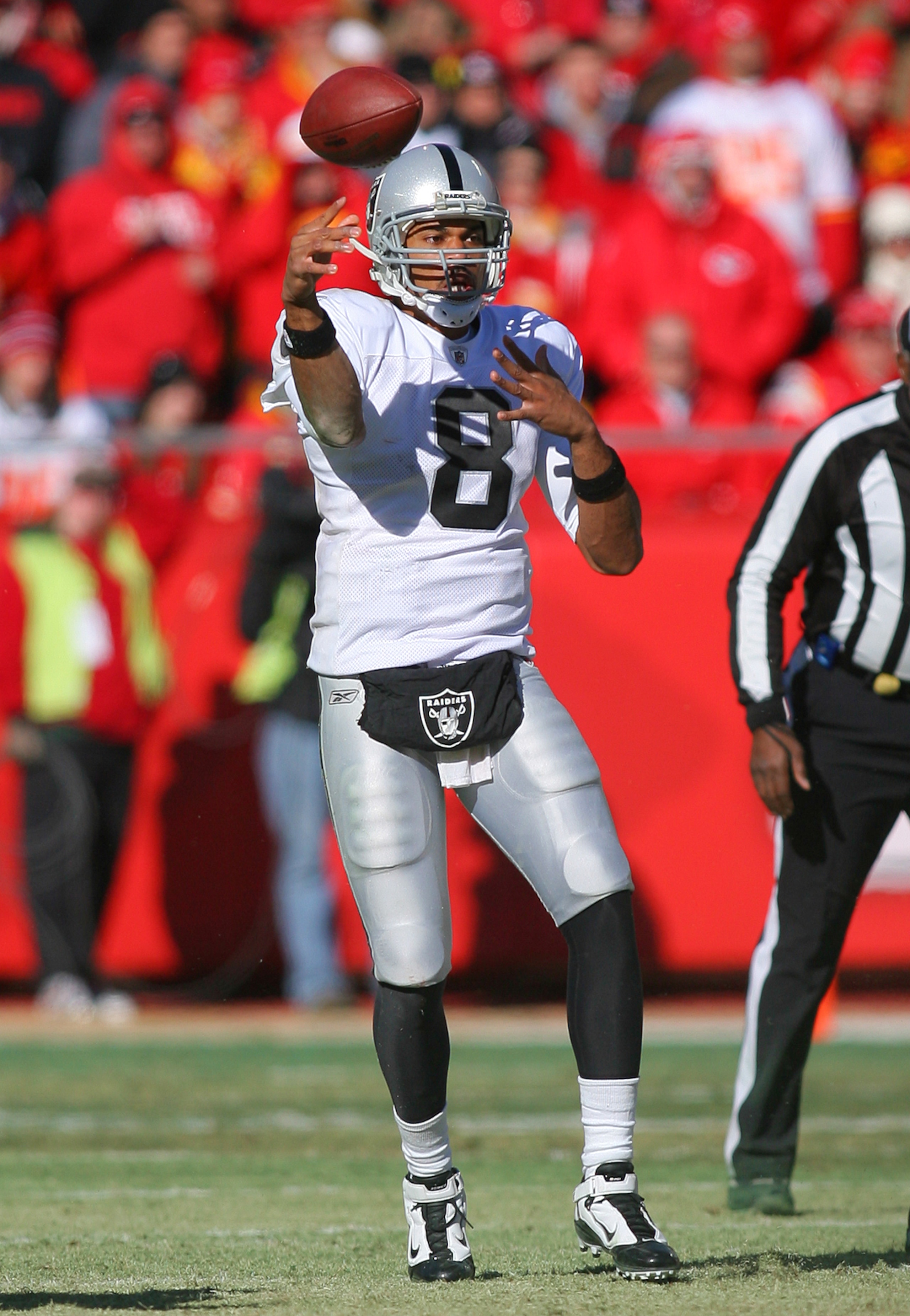 KANSAS CITY, MO - JANUARY 02:  Quarterback Jason Campbell #8 of the Oakland Raiders throws a pass in a game against the Kansas City Chiefs at Arrowhead Stadium on January 2, 2011 in Kansas City, Missouri.  (Photo by Tim Umphrey/Getty Images)