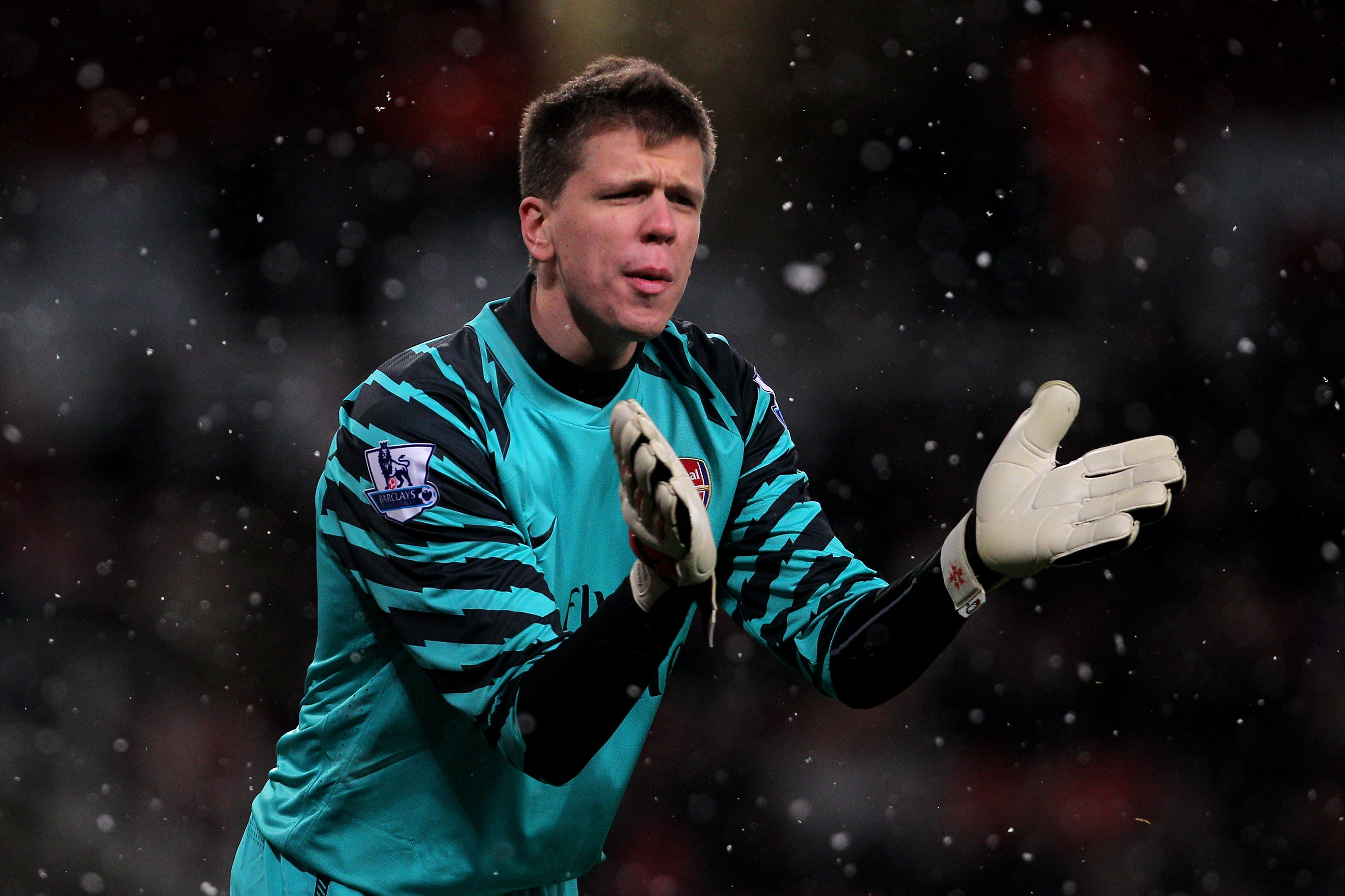 LONDON, ENGLAND - NOVEMBER 30:  Wojciech Szczesny of Arsenal gestures during the Carling Cup quarter final match between Arsenal and Wigan Athletic at the Emirates Stadium on November 30, 2010 in London, England.  (Photo by Clive Rose/Getty Images)