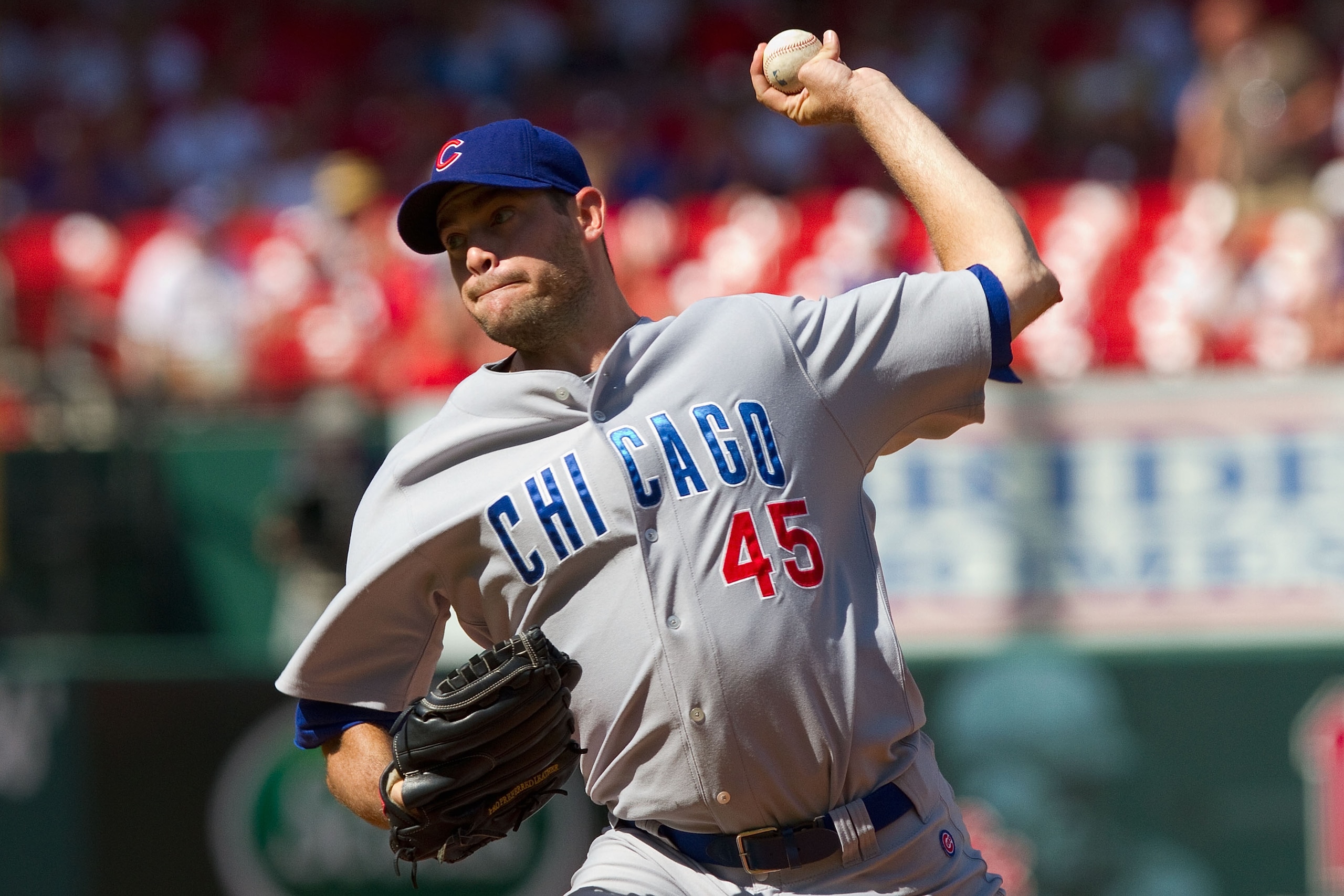 ST. LOUIS - AUGUST 15: Relief pitcher Sean Marshall #45 of the Chicago Cubs throws against the St. Louis Cardinals at Busch Stadium on August 15, 2010 in St. Louis, Missouri.  The Cubs beat the Cardinals 9-7.  (Photo by Dilip Vishwanat/Getty Images)