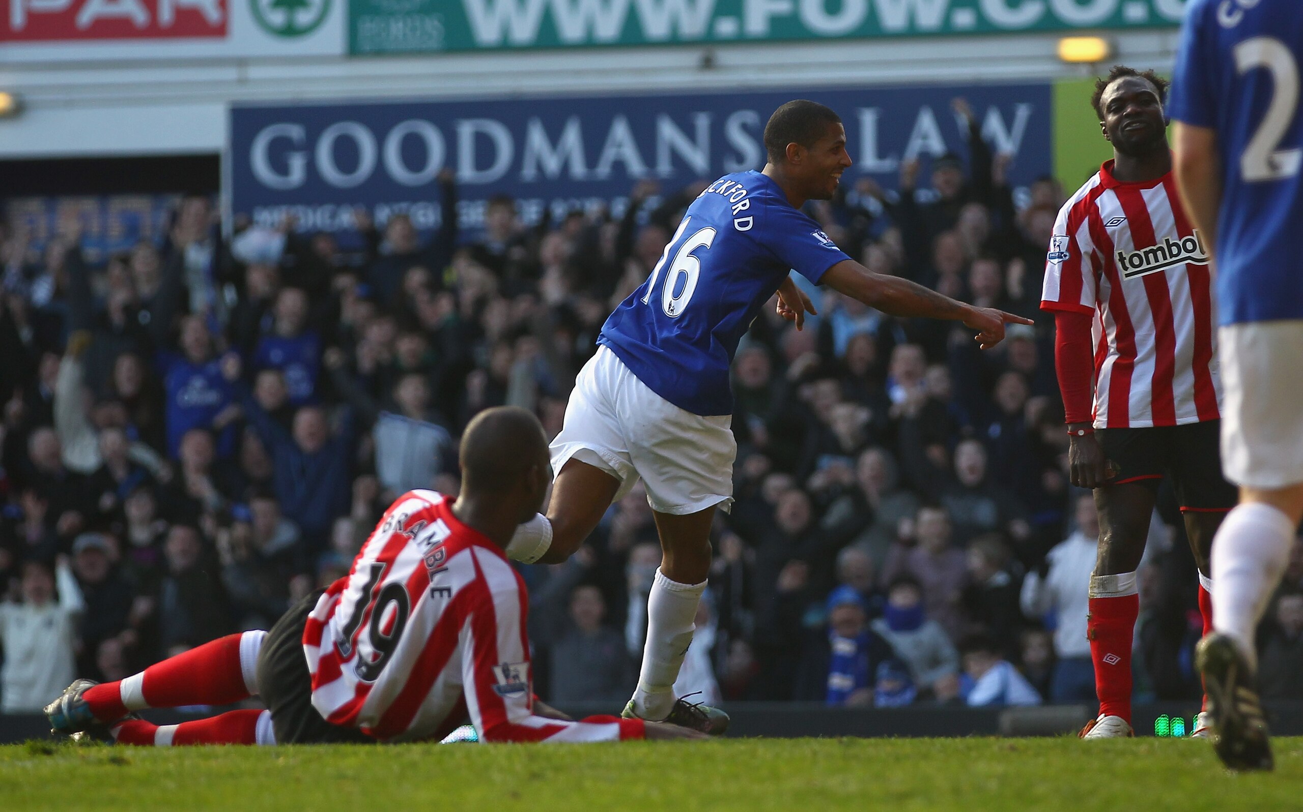 LIVERPOOL, ENGLAND - FEBRUARY 26: Jermaine Beckford of Everton celebrates after scoring his second goal during the Barclays Premier League match between Everton and Sunderland at Goodison Park on February 26, 2011 in Liverpool, England. (Photo by Clive LIVERPOOL, ENGLAND - FEBRUARY 26: Jermaine Beckford of Everton celebrates after scoring his second goal during the Barclays Premier League match between Everton and Sunderland at Goodison Park on February 26, 2011 in Liverpool, England. (Photo by Clive