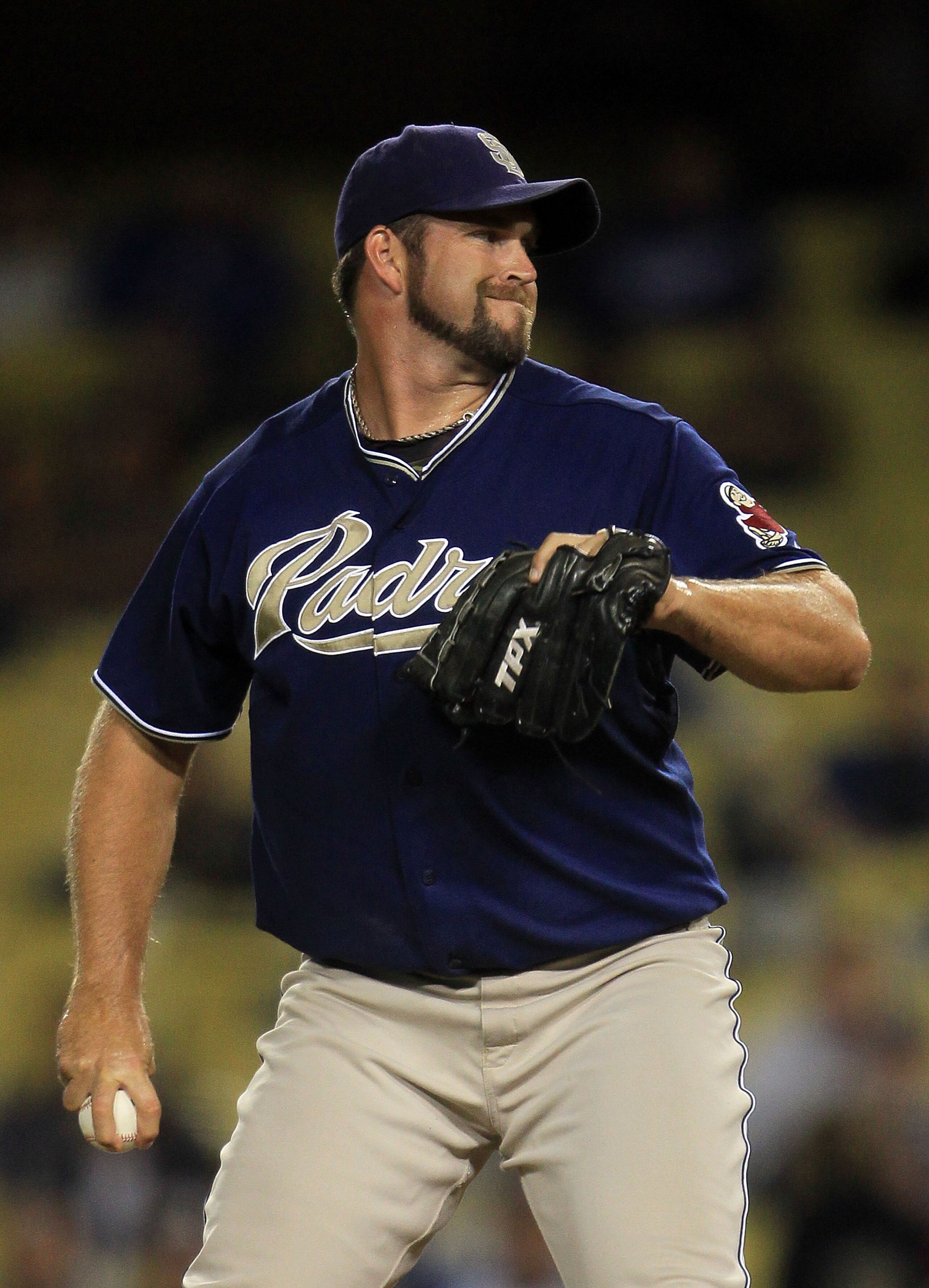 LOS ANGELES, CA - SEPTEMBER 22:  Heath Bell #21 of the San Diego Padres pitches against the Los Angeles Dodgers at Dodger Stadium on September 22, 2010 in Los Angeles, California. (Photo by Jeff Gross/Getty Images)