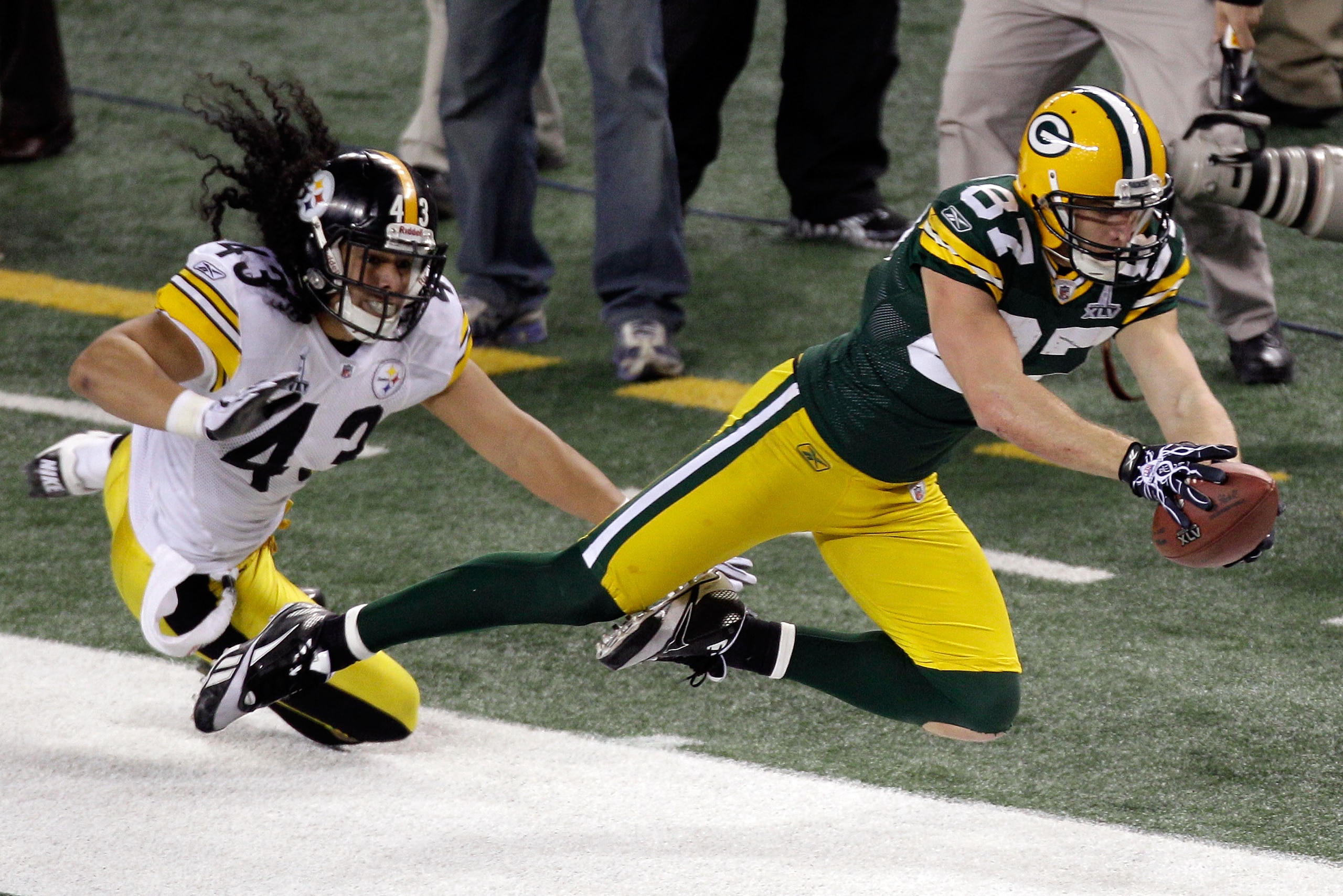 ARLINGTON, TX - FEBRUARY 06:  Jordy Nelson #87 of the Green Bay Packers catches a pass and runs 38 yards as Troy Polamalu #43 of the Pittsburgh Steelers knocks him out of bounds during Super Bowl XLV at Cowboys Stadium on February 6, 2011 in Arlington, Te