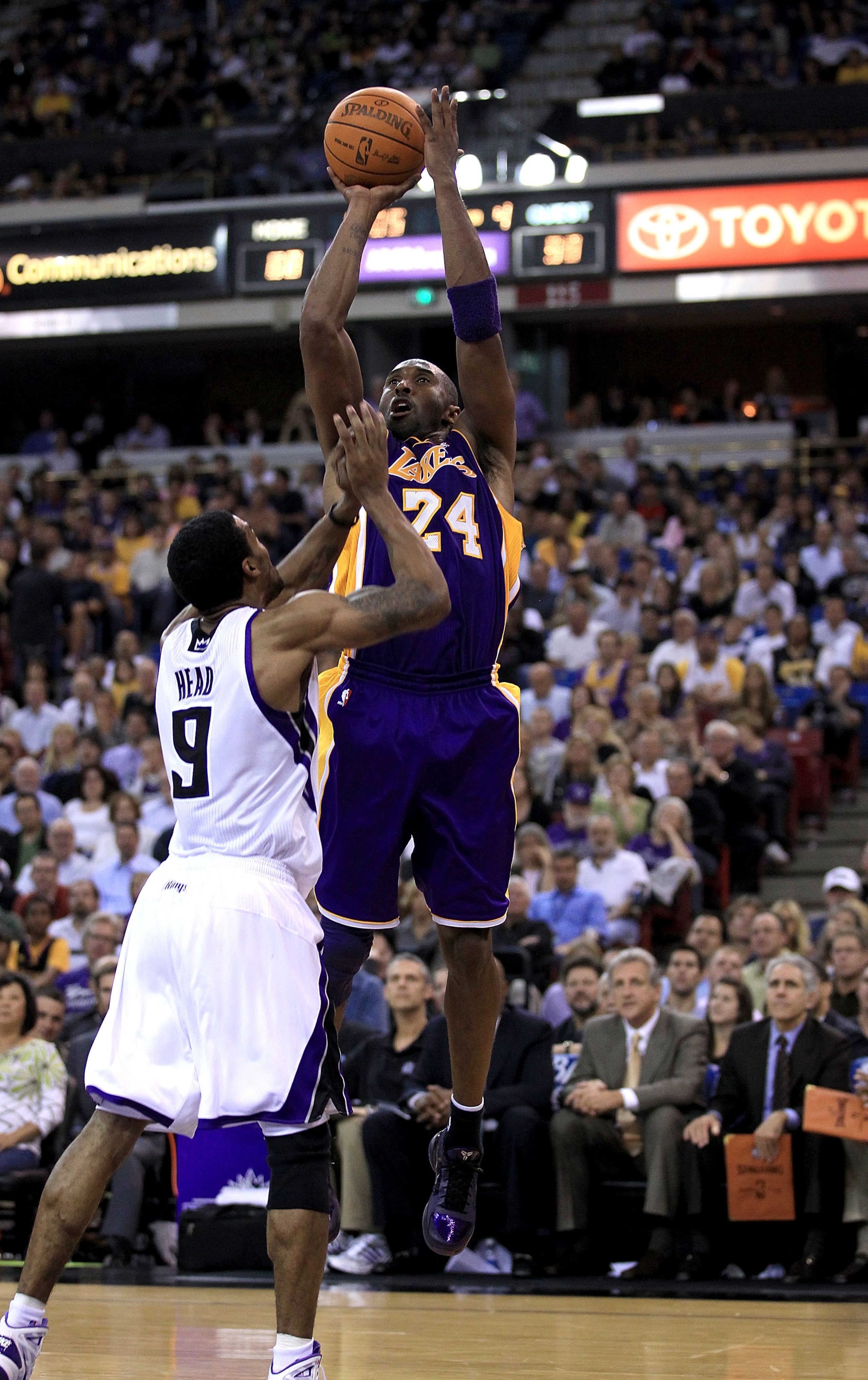 SACRAMENTO, CA - NOVEMBER 03: Kobe Bryant #24 of the Los Angeles Lakers in action against the Sacramento Kings at ARCO Arena on November 3, 2010 in Sacramento, California. NOTE TO USER: User expressly acknowledges and agrees that, by downloading and or SACRAMENTO, CA - NOVEMBER 03: Kobe Bryant #24 of the Los Angeles Lakers in action against the Sacramento Kings at ARCO Arena on November 3, 2010 in Sacramento, California. NOTE TO USER: User expressly acknowledges and agrees that, by downloading and or