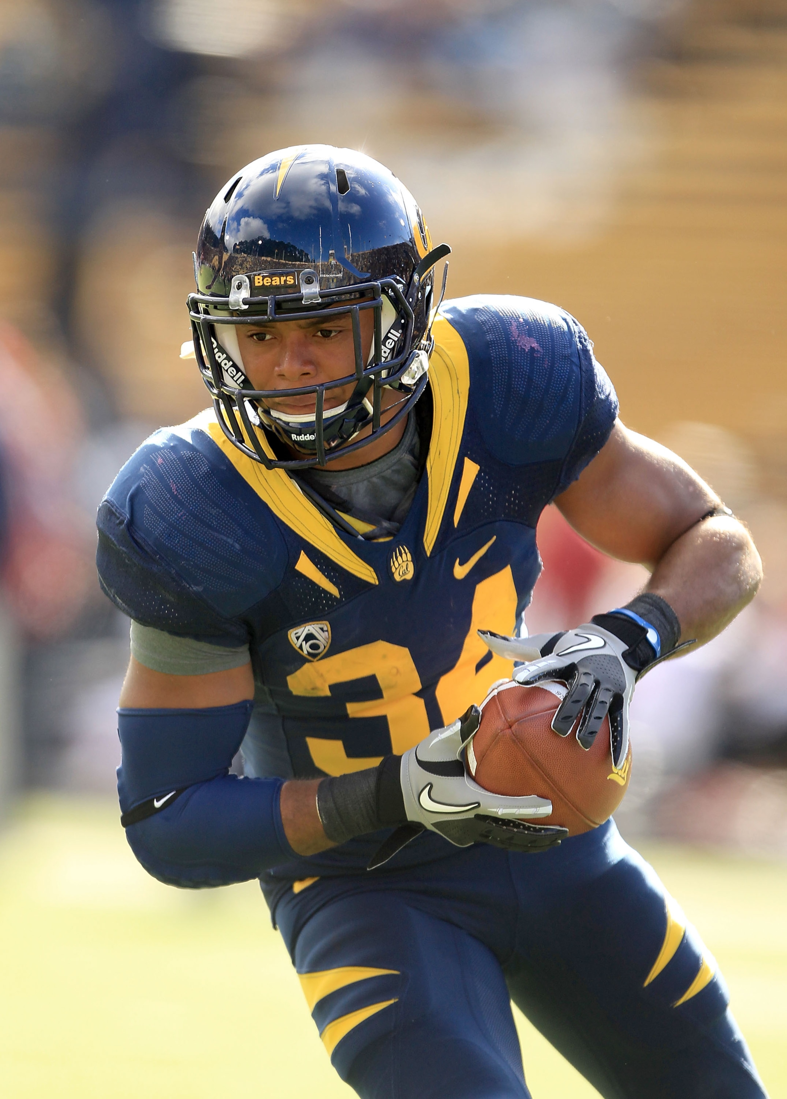 BERKELEY, CA - NOVEMBER 20:  Shane Vereen #34 of the California Golden Bears warms up for their game against the Stanford Cardinal at California Memorial Stadium on November 20, 2010 in Berkeley, California.  (Photo by Ezra Shaw/Getty Images)
