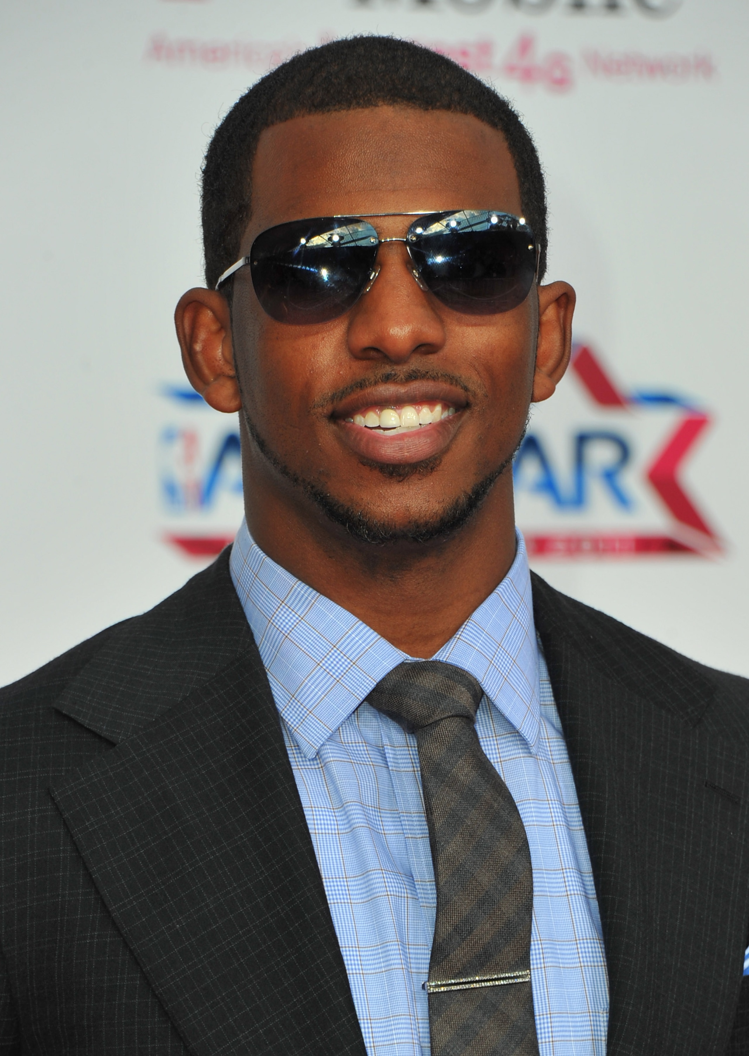 LOS ANGELES, CA - FEBRUARY 20:  NBA player Chris Paul arrives to the T-Mobile Magenta Carpet at the 2011 NBA All-Star Game on February 20, 2011 in Los Angeles, California.  (Photo by Alberto E. Rodriguez/Getty Images)