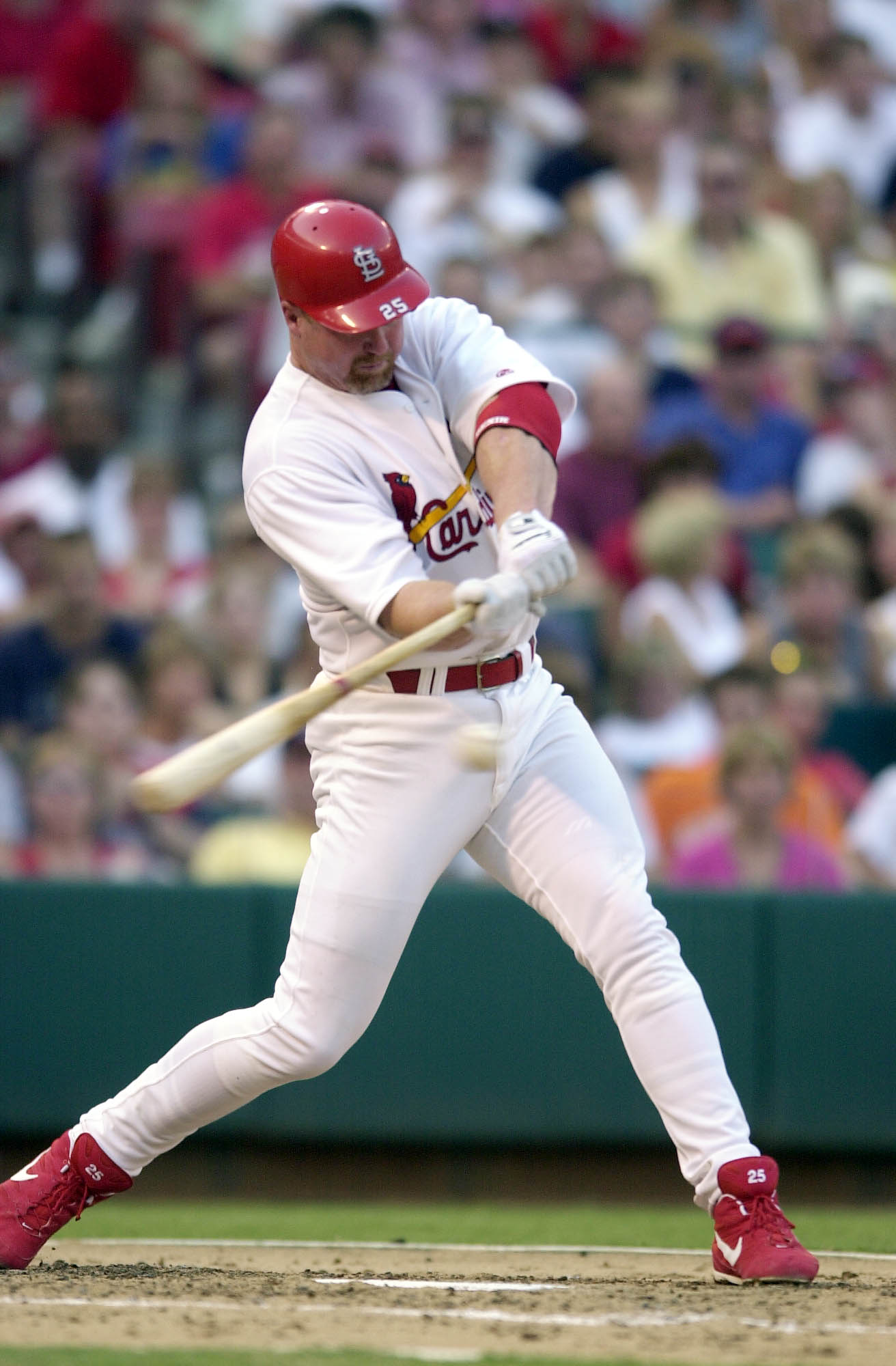 01 Aug 2000:  Mark McGwire #25 of the St. Louis Cardinals hit a two-run homer during the game against the Atlanta Braves at Busch Stadium in St. Louis, Missouri.  The Cardinals beat the Atlanta Braves 0-4.  DIGITAL IMAGE. Mandatory Credit: Elsa/ALLSPORT