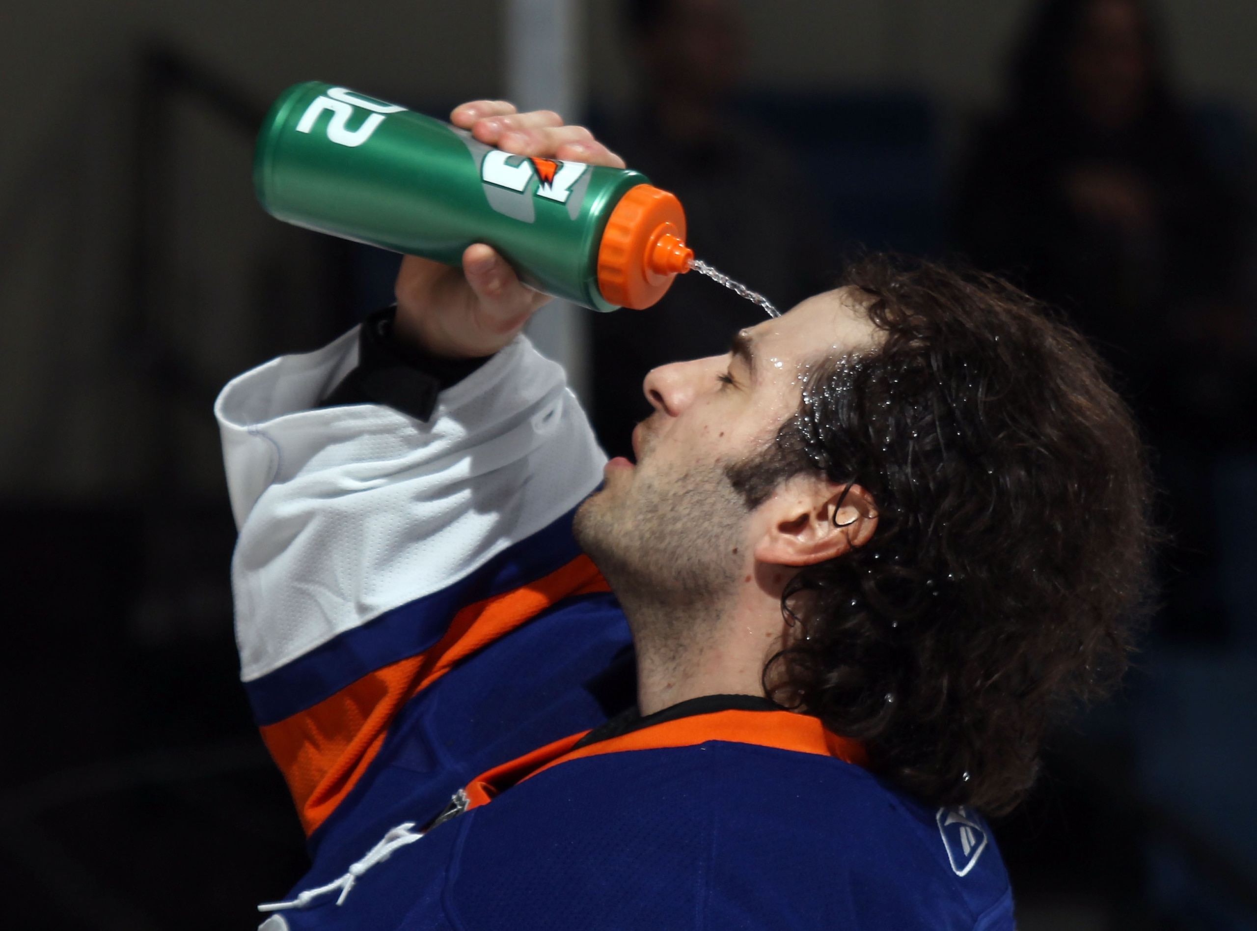 UNIONDALE, NY - FEBRUARY 26: Al Montoya #35 of the New York Islanders prepares for his game against the Washington Capitals at the Nassau Coliseum on February 26, 2011 in Uniondale, New York. (Photo by Bruce Bennett/Getty Images) UNIONDALE, NY - FEBRUARY 26: Al Montoya #35 of the New York Islanders prepares for his game against the Washington Capitals at the Nassau Coliseum on February 26, 2011 in Uniondale, New York. (Photo by Bruce Bennett/Getty Images)