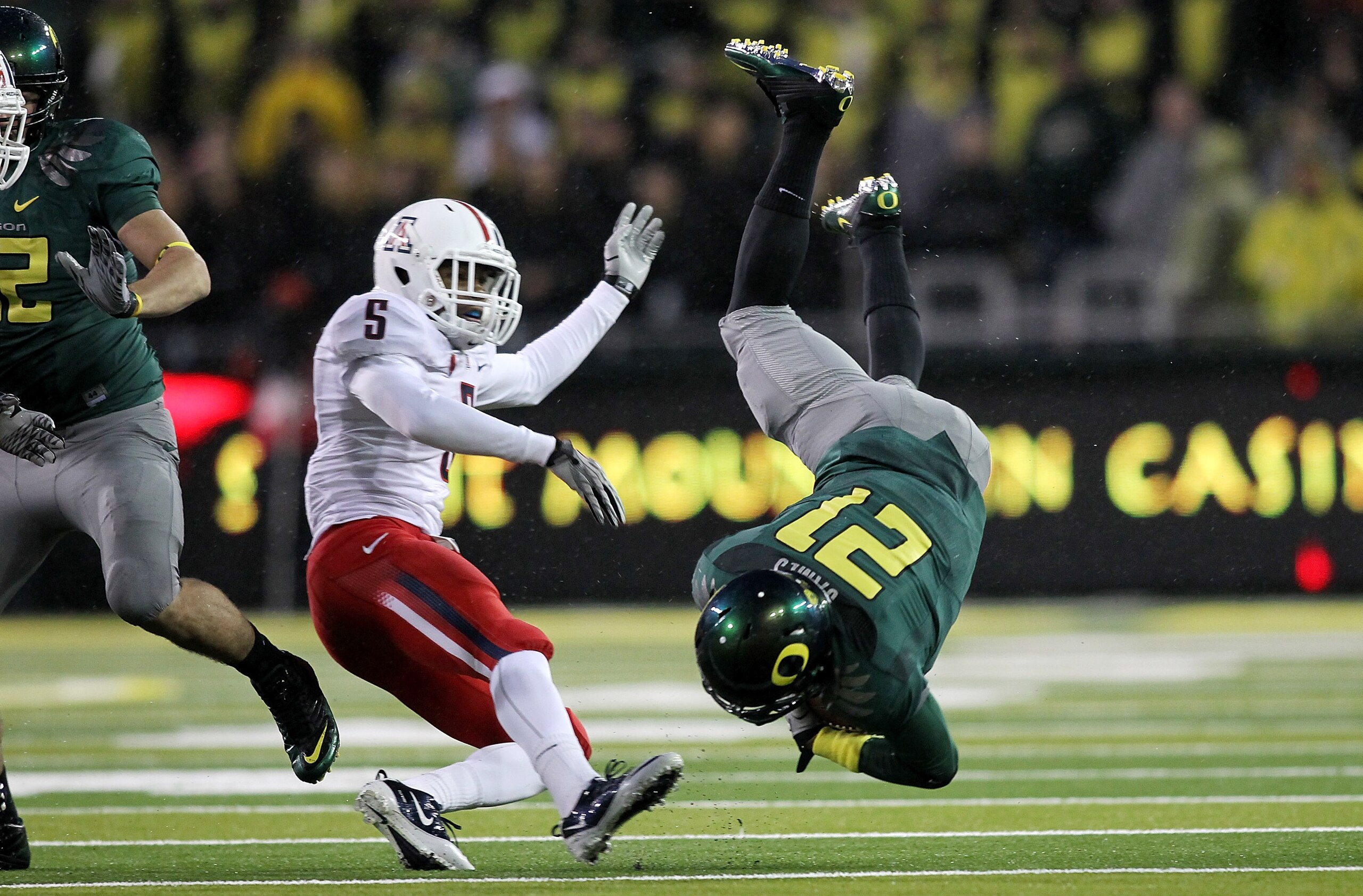EUGENE, OR - NOVEMBER 26:  LaMichael James #21 of the Oregon Ducks is tackled by Shaquille Richardson #5 of the Arizona Wildcats on November 26, 2010 at the Autzen Stadium in Eugene, Oregon.  (Photo by Jonathan Ferrey/Getty Images)