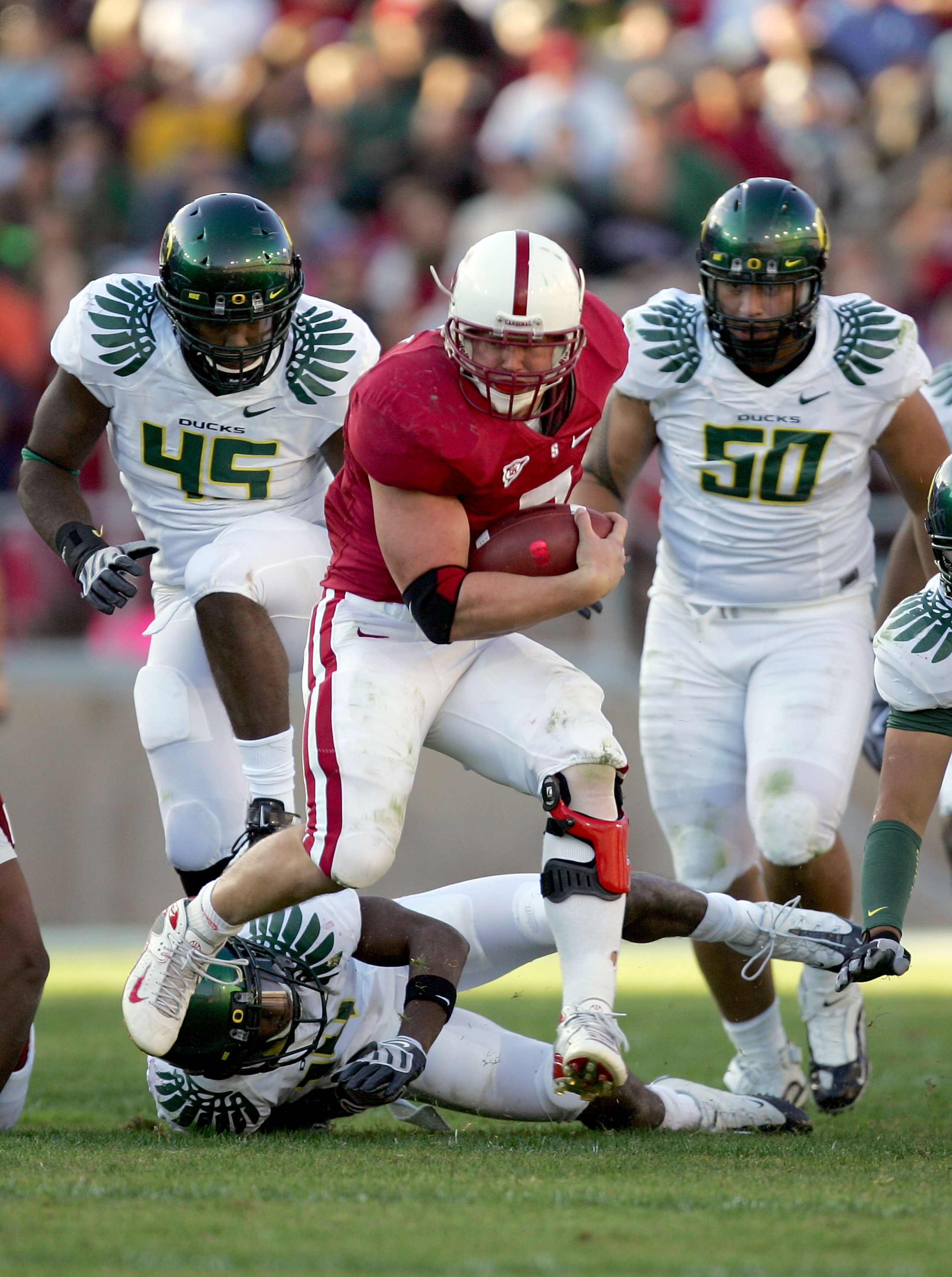PALO ALTO, CA - NOVEMBER 07:  Toby Gerhart #7 of the Stanford Cardinal runs with the ball during their game against the Oregon Ducks at Stanford Stadium on November 7, 2009 in Palo Alto, California.  (Photo by Ezra Shaw/Getty Images)