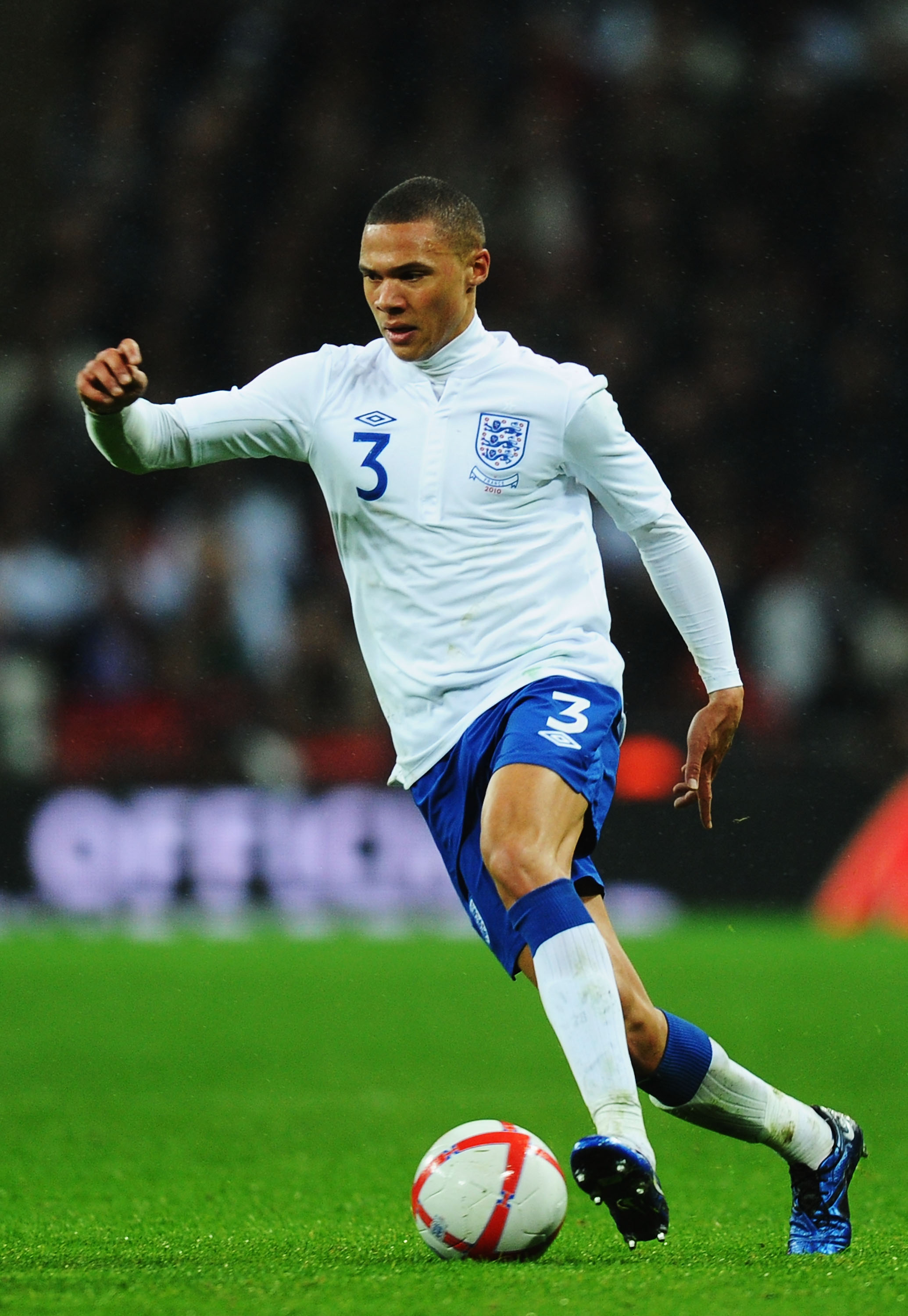 LONDON, ENGLAND - NOVEMBER 17:  Kieran Gibbs of England runs with the ball during the international friendly match between England and France at Wembley Stadium on November 17, 2010 in London, England.  (Photo by Mike Hewitt/Getty Images)