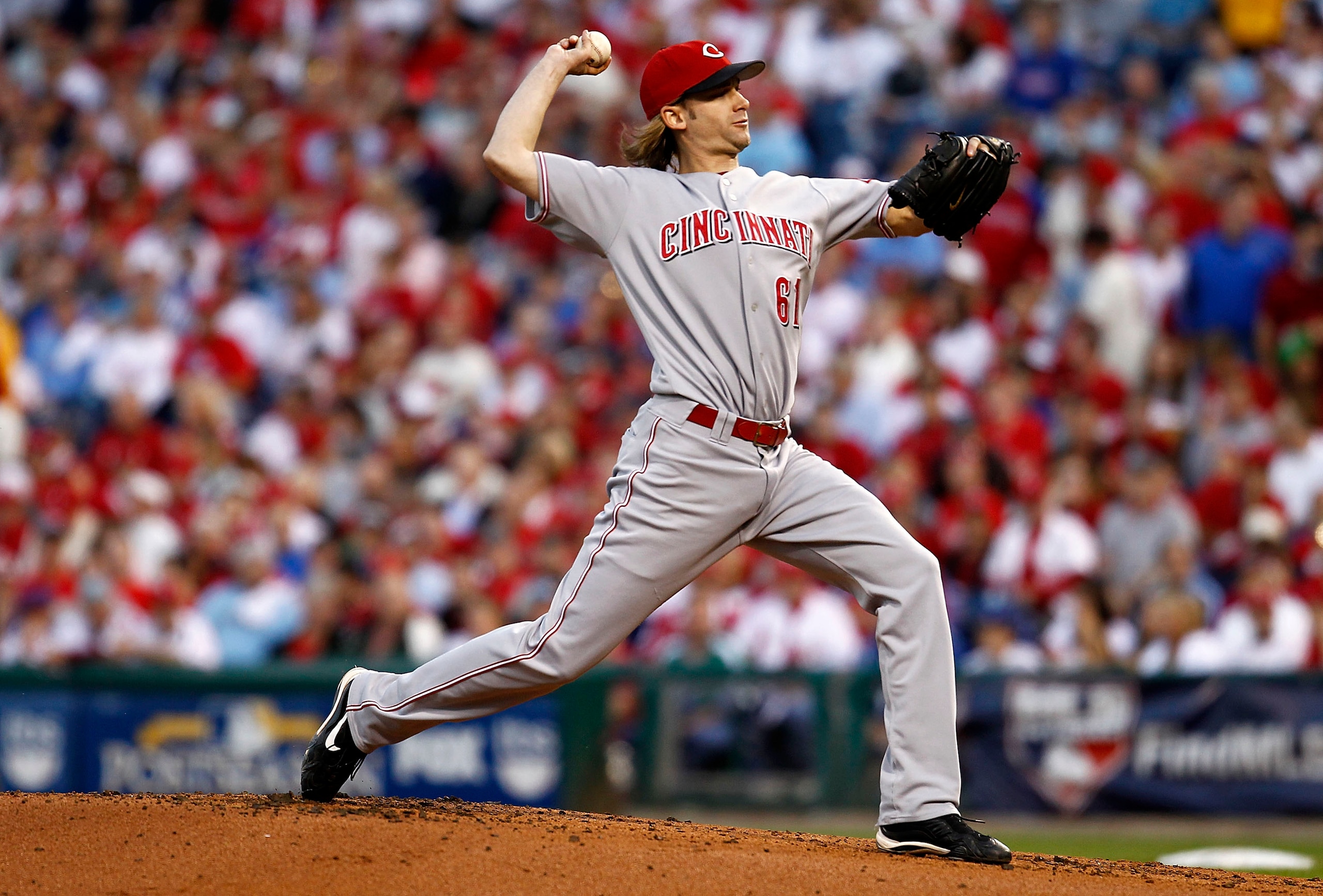 PHILADELPHIA - OCTOBER 08:  Bronson Arroyo #61 of the Cincinnati Reds pitches in Game 2 of the NLDS against the Philadelphia Phillies at Citizens Bank Park on October 8, 2010 in Philadelphia, Pennsylvania.  (Photo by Jeff Zelevansky/Getty Images)