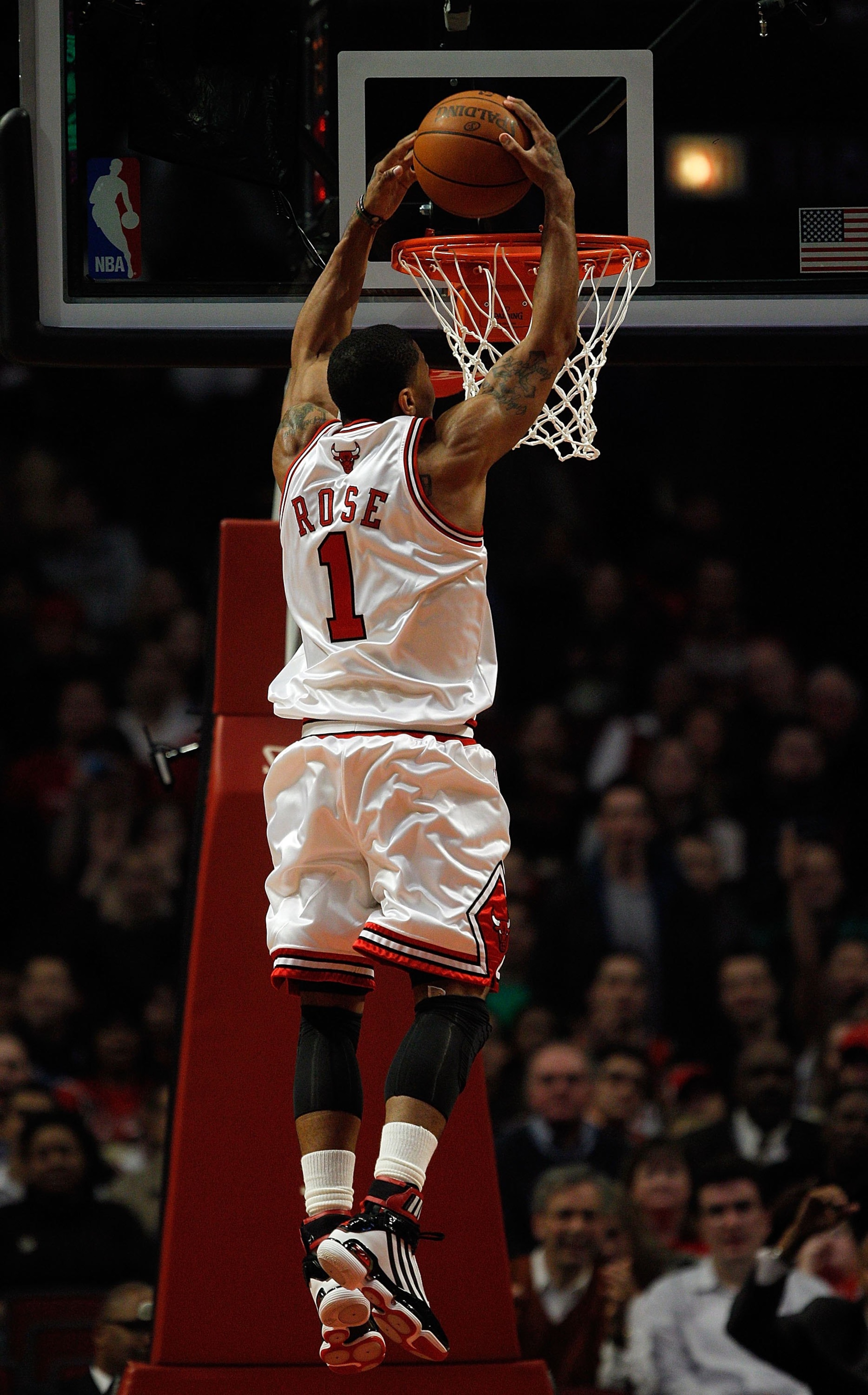 CHICAGO - MARCH 09: Derrick Rose #1 of the Chicago Bulls goes up for a dunk against the Utah Jazz at the United Center on March 9, 2010 in Chicago, Illinois. The Jazz defeated the Bulls 132-108. NOTE TO USER: User expressly acknowledges and agrees that, b