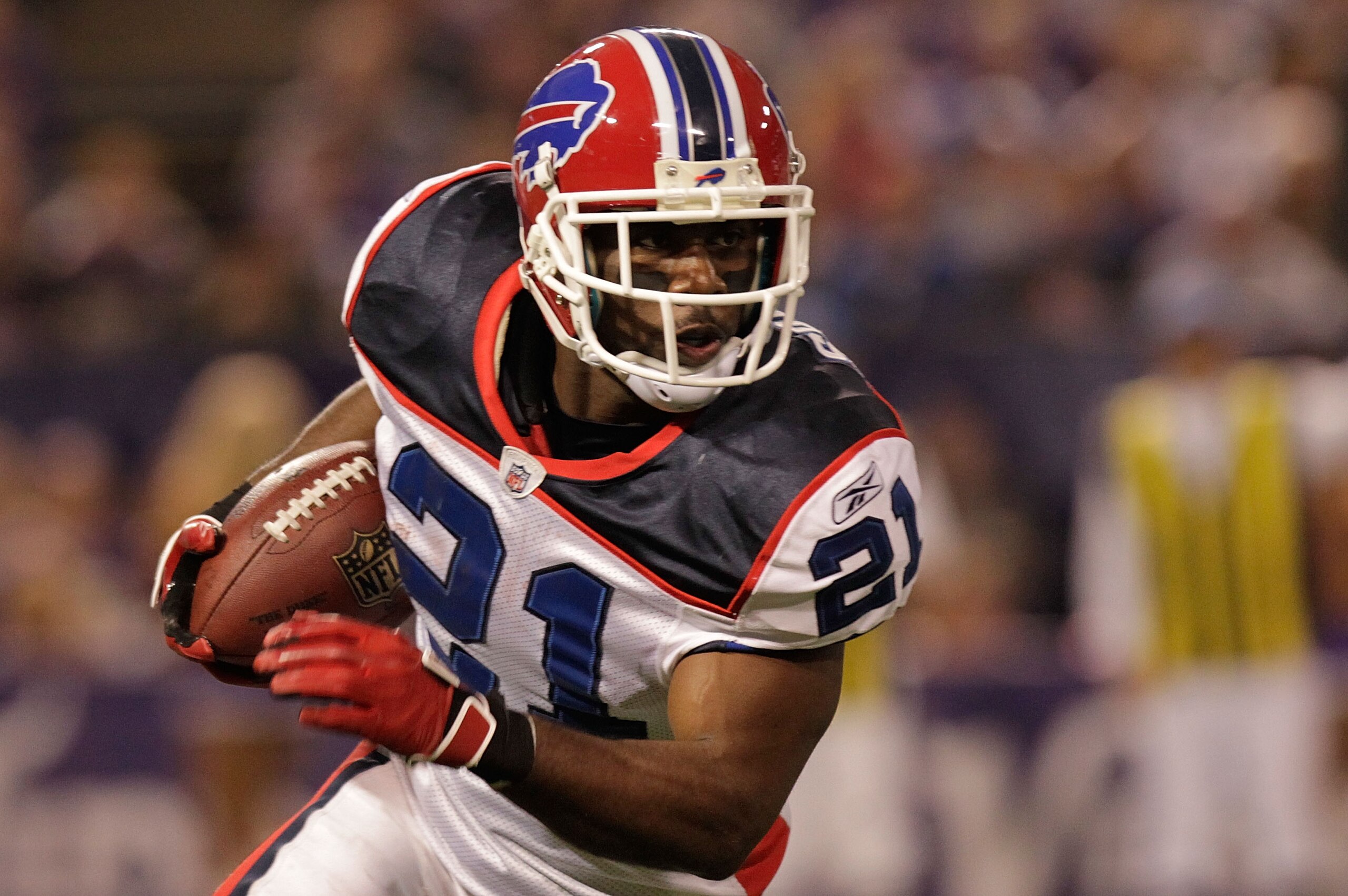 MINNEAPOLIS, MN - DECEMBER 05:  C.J. Spiller #21 of the Buffalo Bills rushes against the Minnesota Vikings at the Mall of America Field at the Hubert H. Humphrey Metrodome on December 5, 2010 in Minneapolis, Minnesota.  (Photo by Nick Laham/Getty Images)
