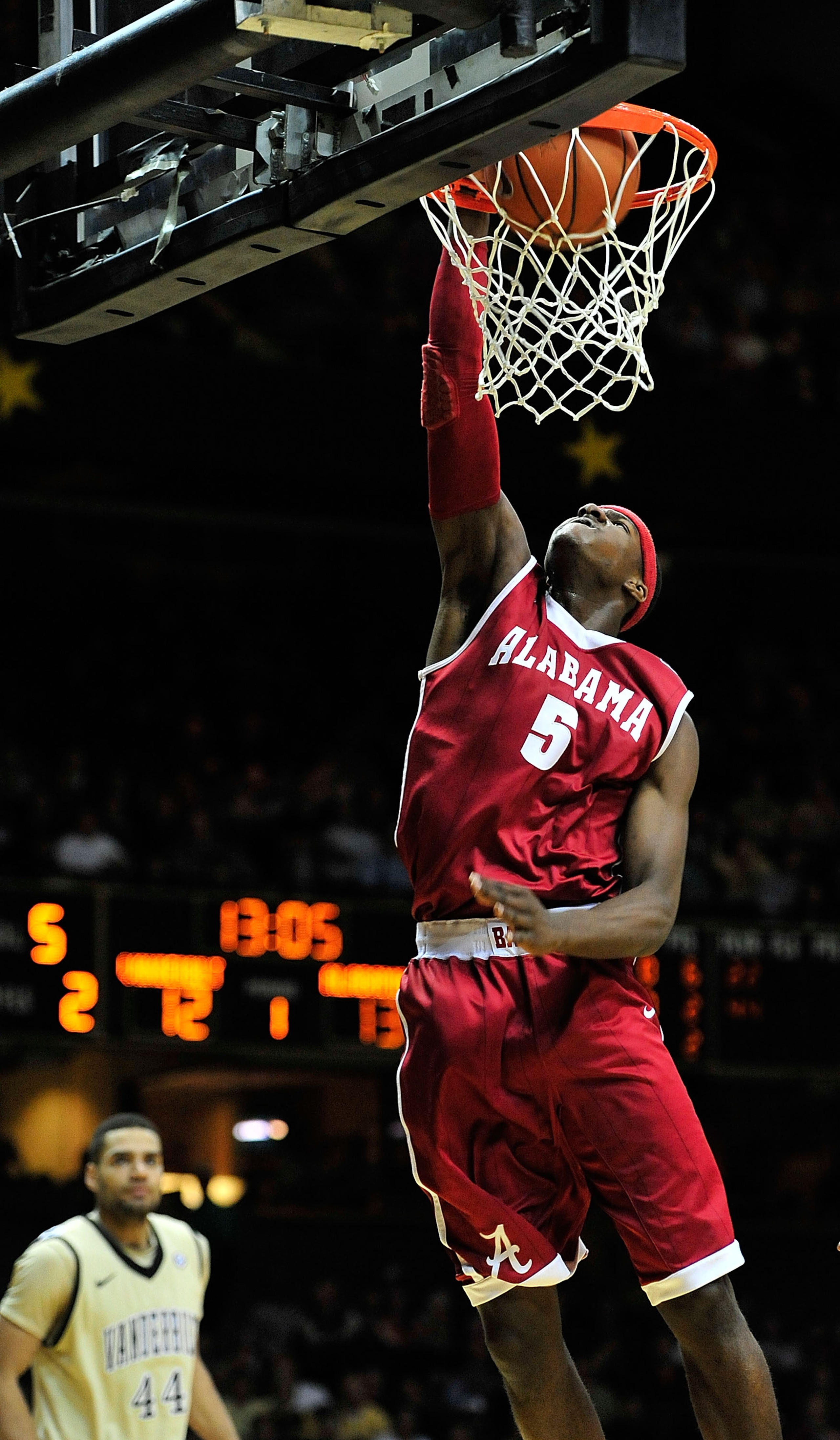 NASHVILLE, TN - FEBRUARY 10:  Tony Mitchell #5 of the Alabama Crimson Tide dunks against the Vanderbilt Commodores at Memorial Gym on February 10, 2011 in Nashville, Tennessee.  (Photo by Grant Halverson/Getty Images)