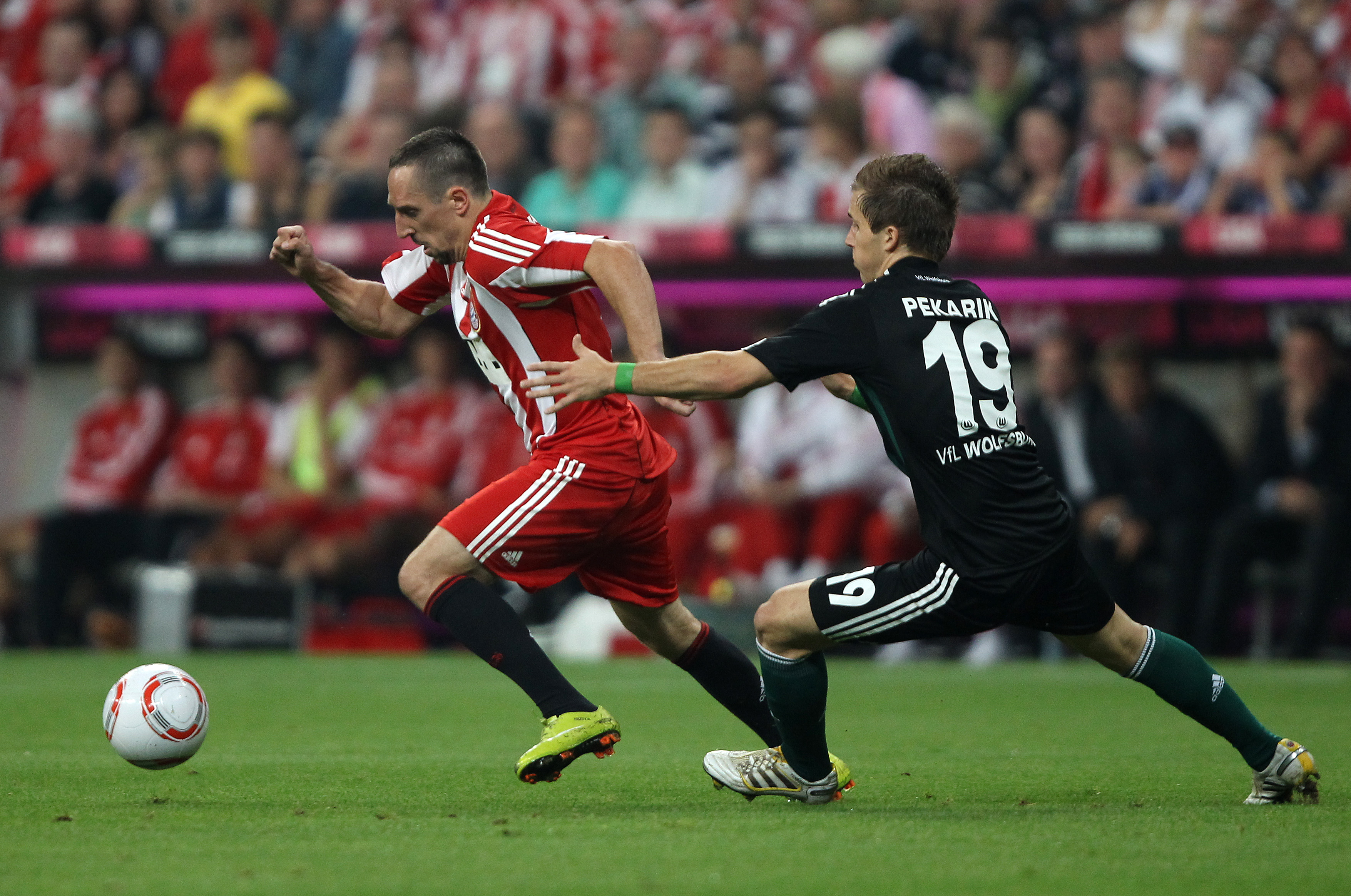 MUNICH, GERMANY - AUGUST 20:  Franck Ribery of Bayern is chased by Peter Pekarik of Wolfsburg during the Bundesliga match between FC Bayern Muenchen and VfL Wolfsburg at Allianz Arena on August 20, 2010 in Munich, Germany.  (Photo by Clive Brunskill/Getty