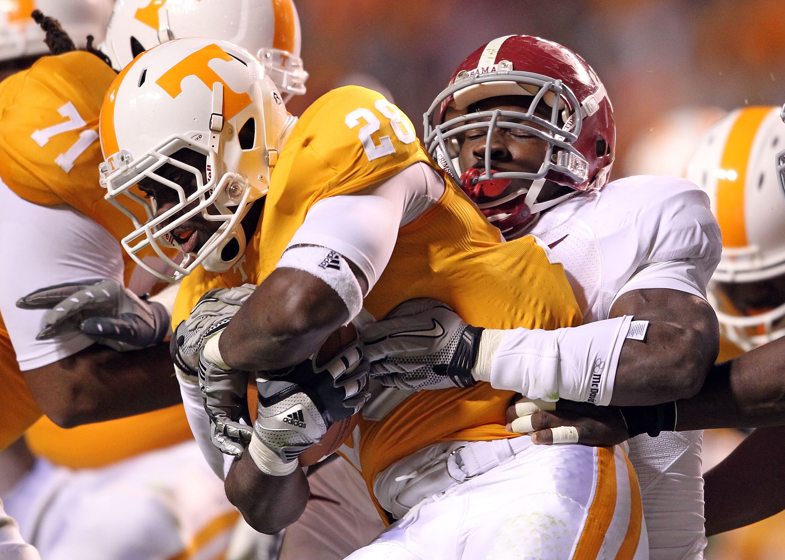 KNOXVILLE, TN - OCTOBER 23:  Tauren Poole #28 of the Tennessee Volunteers runs with the ball dwhile tackled by C.J. Mosley #32 of the Alabama Crimson Tide at Neyland Stadium on October 23, 2010 in Knoxville, Tennessee.  (Photo by Andy Lyons/Getty Images)