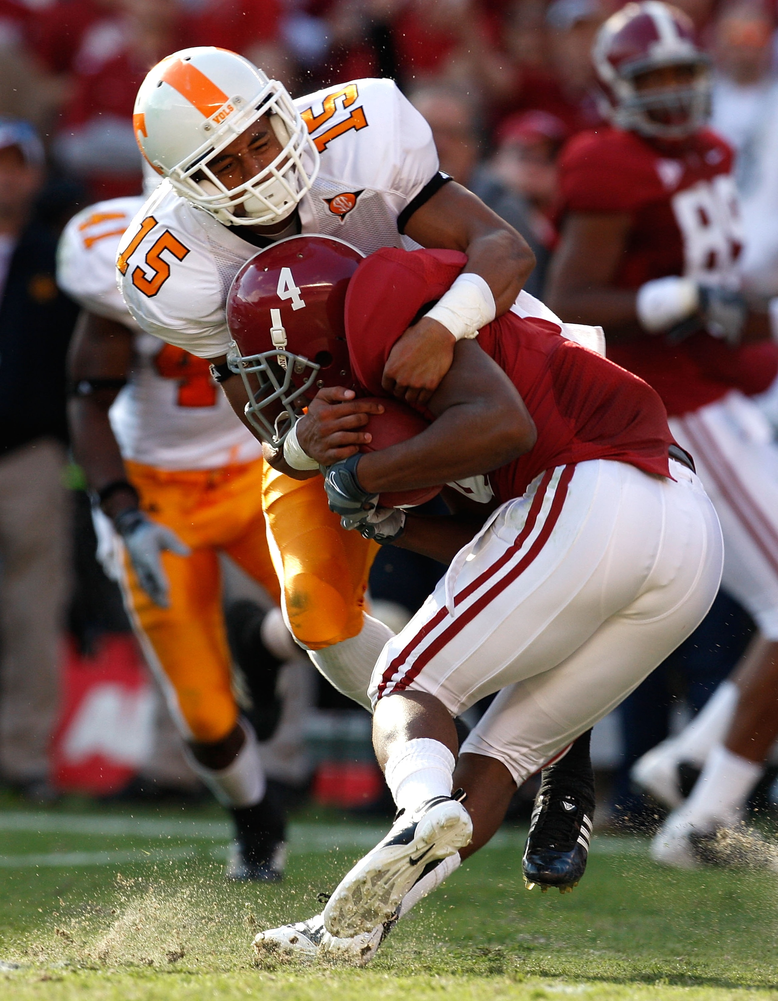 TUSCALOOSA, AL - OCTOBER 24:  Marquis Maze #4 of the Alabama Crimson Tide pulls in this reception against Janzen Jackson #15 of the Tennessee Volunteers at Bryant-Denny Stadium on October 24, 2009 in Tuscaloosa, Alabama.  (Photo by Kevin C. Cox/Getty Imag