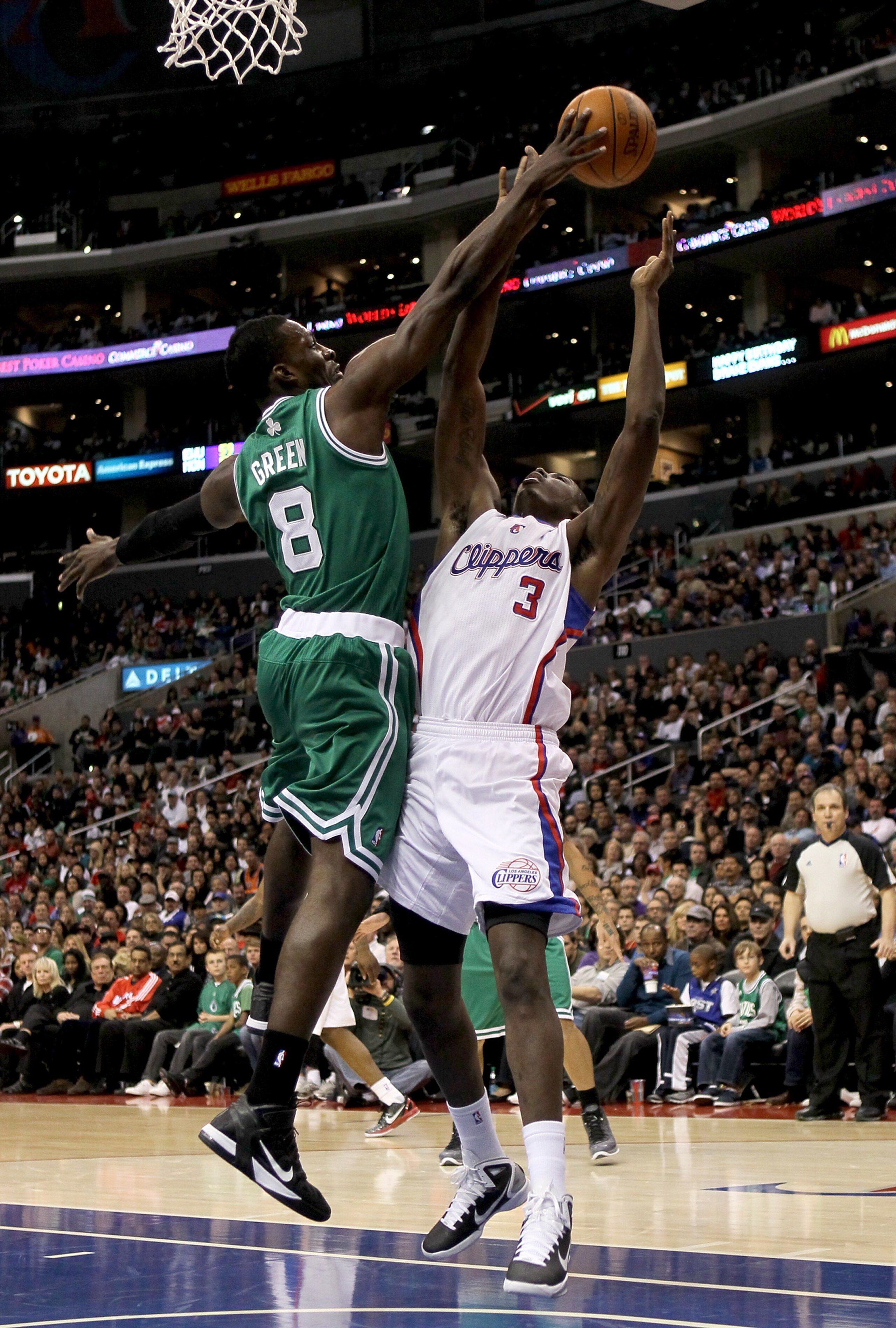 LOS ANGELES, CA - FEBRUARY 26: Jeff Green #8 of the Boston Celtics blocks a shot by Al-Farouq Aminu #3 of the Los Angeles Clippers at Staples Center on February 26, 2011 in Los Angeles, California. NOTE TO USER: User expressly acknowledges and agrees LOS ANGELES, CA - FEBRUARY 26: Jeff Green #8 of the Boston Celtics blocks a shot by Al-Farouq Aminu #3 of the Los Angeles Clippers at Staples Center on February 26, 2011 in Los Angeles, California. NOTE TO USER: User expressly acknowledges and agrees