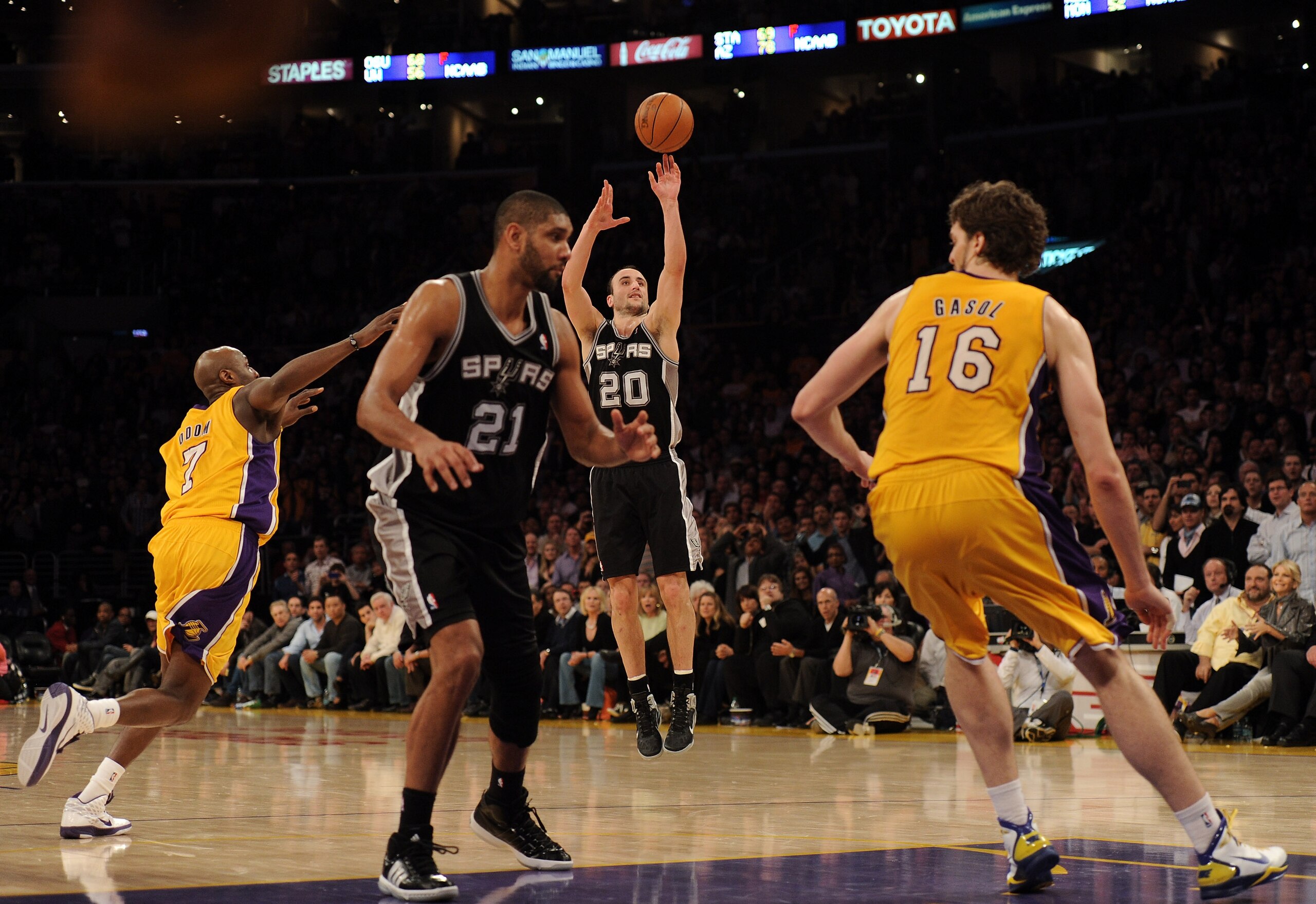 LOS ANGELES, CA - FEBRUARY 03:  Manu Ginobili #20 of the San Antonio Spurs shoots a jumper between Paul Gasol #16 and Lamar Odom #7 of the Los Angeles Lakers as Tim Duncan #21 heads to the basket at Staples Center on February 3, 2011 in Los Angeles, Calif