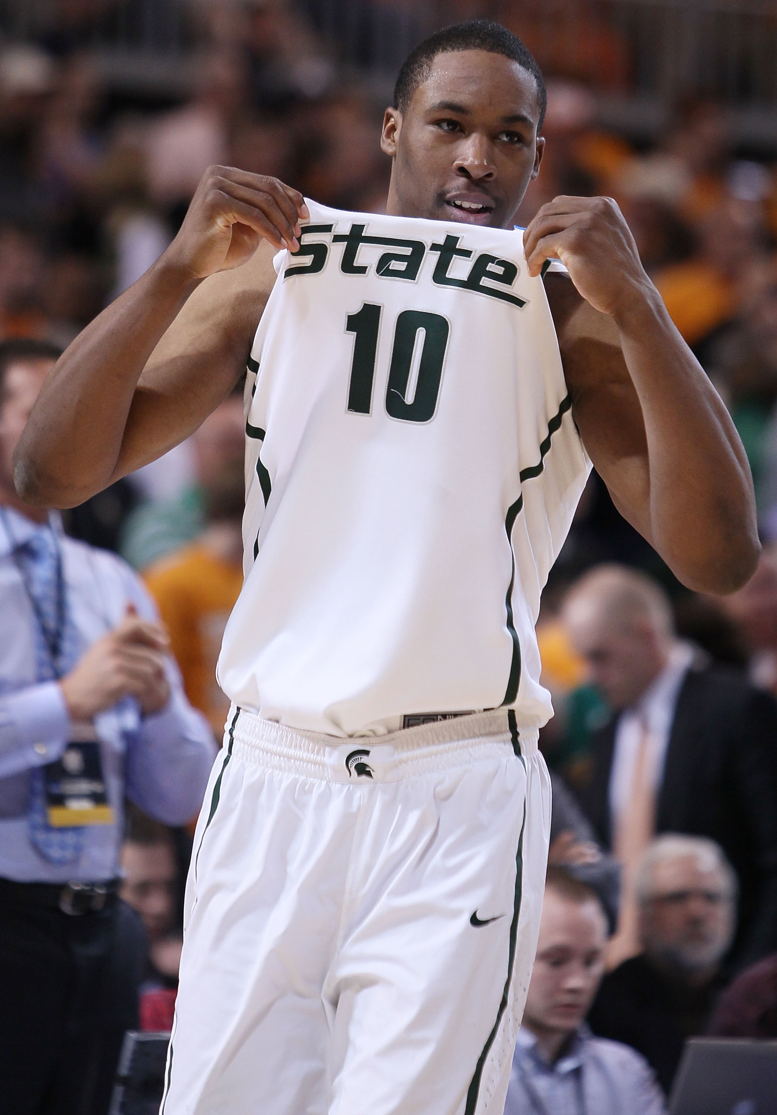 ST. LOUIS - MARCH 28:  Delvon Roe #10 of the Michigan State Spartans celebrates the win over the Tennessee Volunteers during the midwest regional final of the 2010 NCAA men's basketball tournament at the Edward Jones Dome on March 28, 2010 in St. Louis, M
