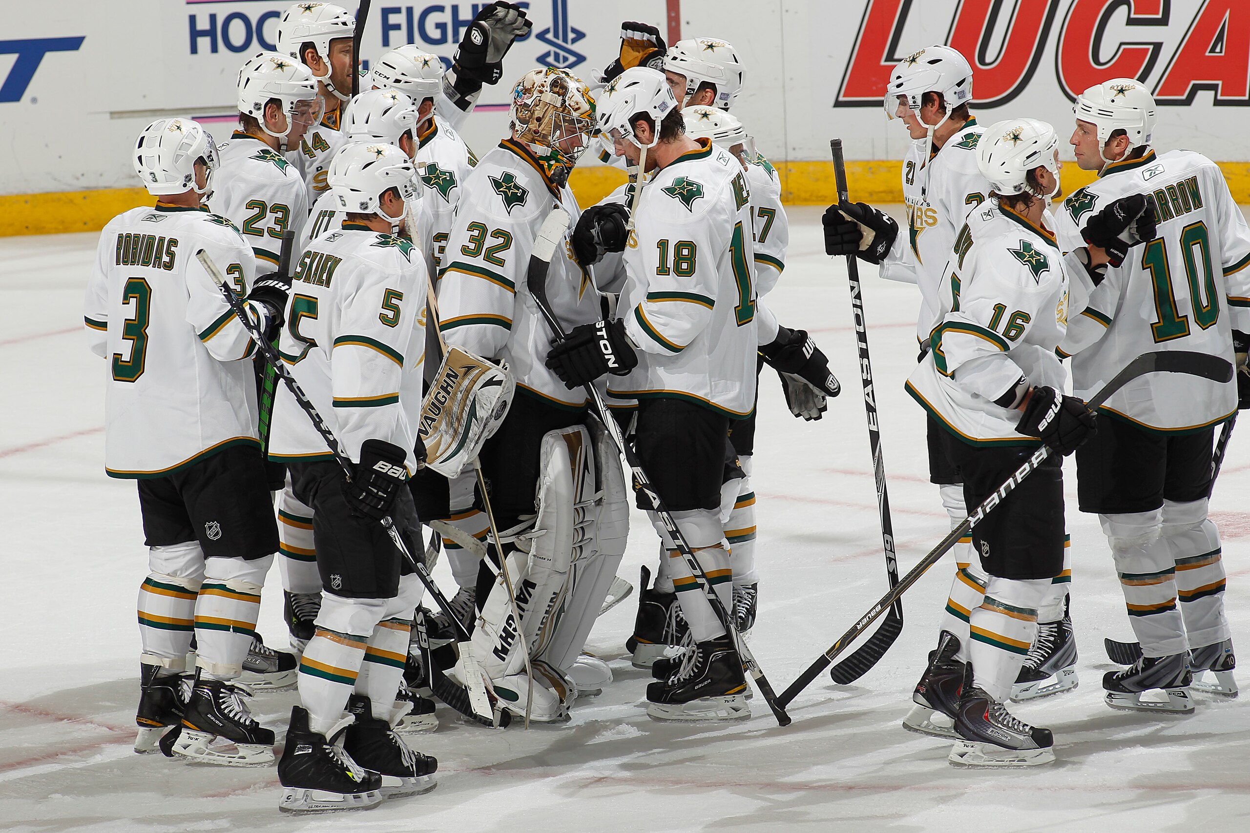 SUNRISE, FL - OCTOBER 21: Goaltender Kari Lehtonen #32 of the Dallas Stars is congratulated by teammates after defeting the Florida Panthers 4-1 on October 21, 2010 at the BankAtlantic Center in Sunrise, Florida. (Photo by Joel Auerbach/Getty Images)